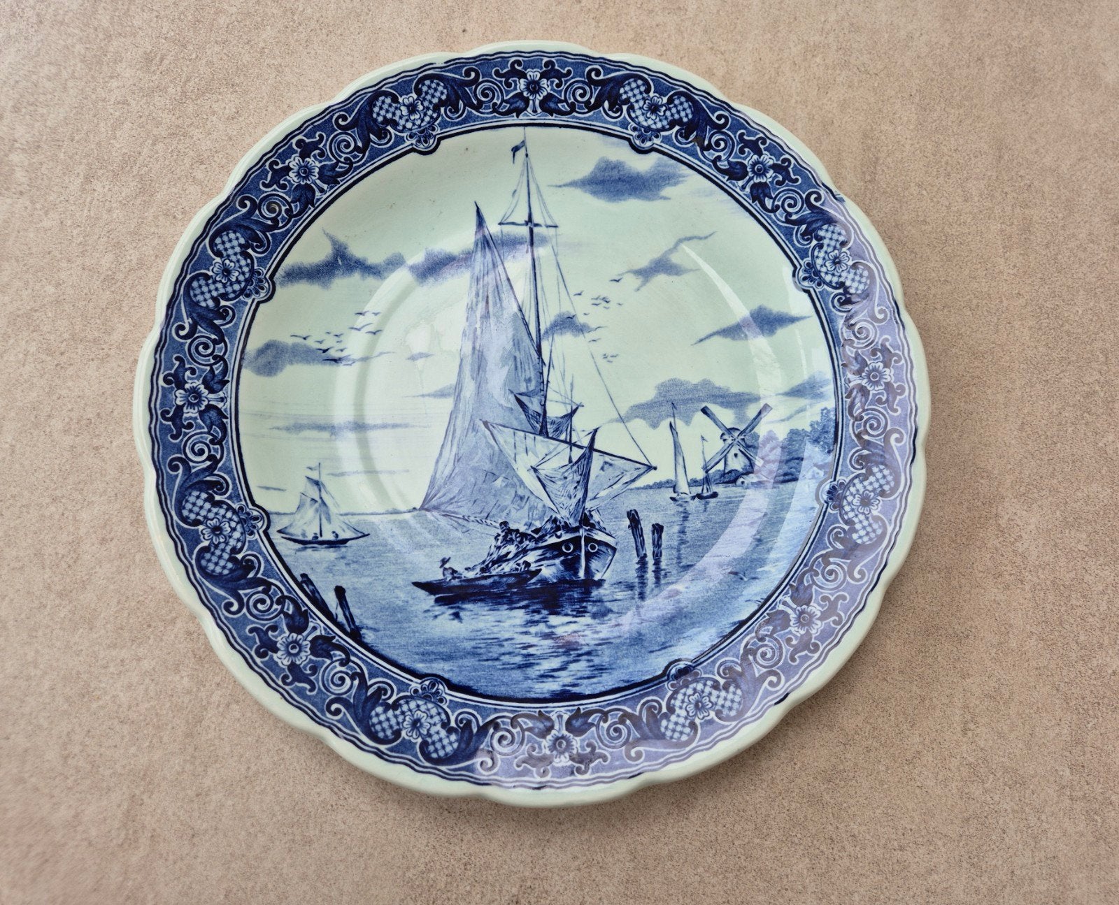 Delftsblauw bord Royal Sphinx Maastricht, 55 jaar oud, Antiek en Kunst, Ophalen of Verzenden