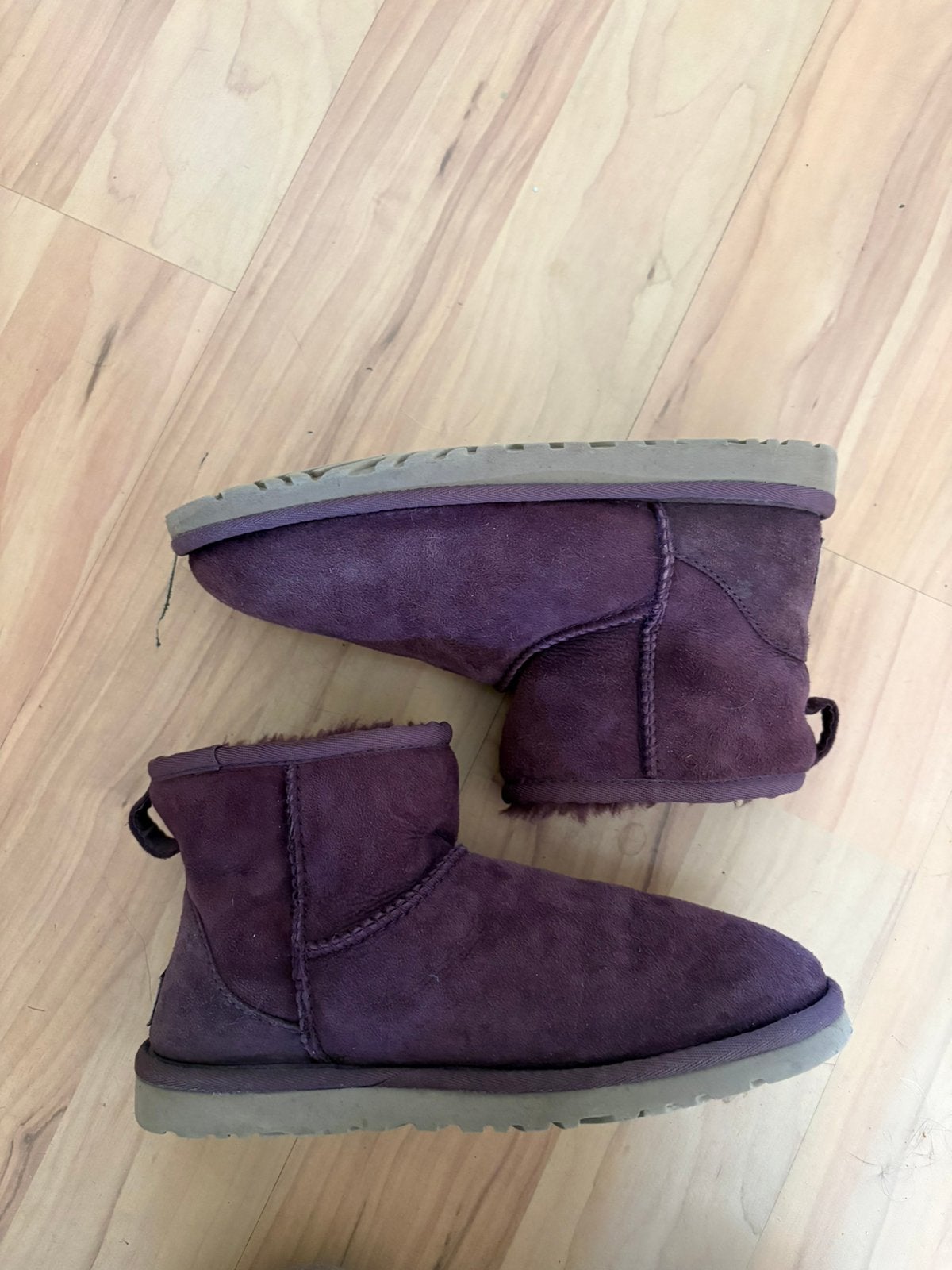 Originele paarse Ugg mini mt 37, Overige kleuren, Lage of Enkellaarzen, Ophalen of Verzenden, Zo goed als nieuw