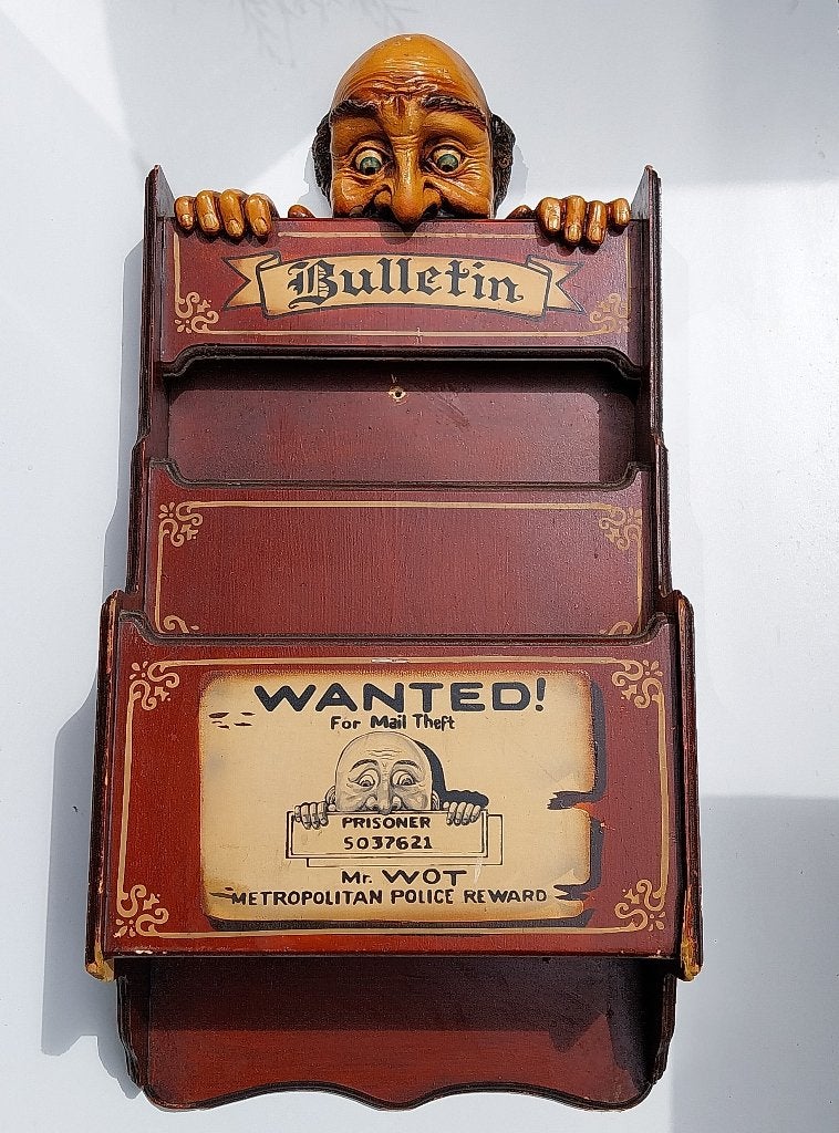 Houten krantenbak en tijdschriftenrek / "Mr. Wot" wall rack, Ophalen of Verzenden, Gebruikt