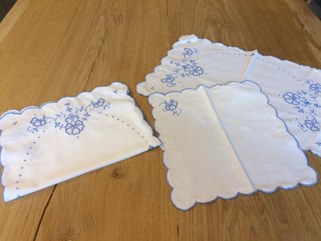 2 geborduurde placemats met servetten, Ophalen of Verzenden