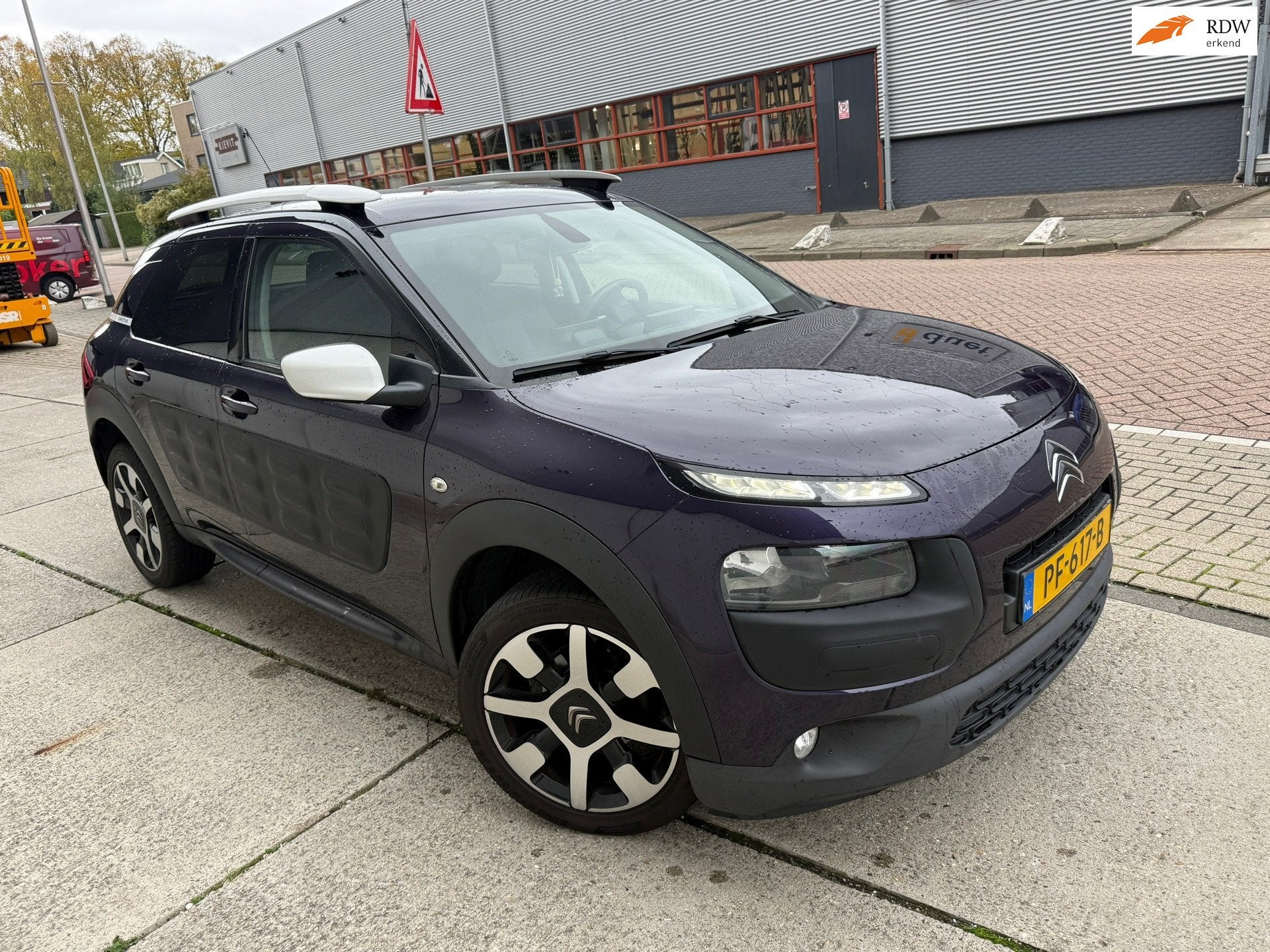 Citroen C4 Cactus 1.2 e-VTi Shine Automaat Glas DAK NAVI Cli, Auto's, Dealer onderhouden, 725 kg, 82 pk, 23 km/l