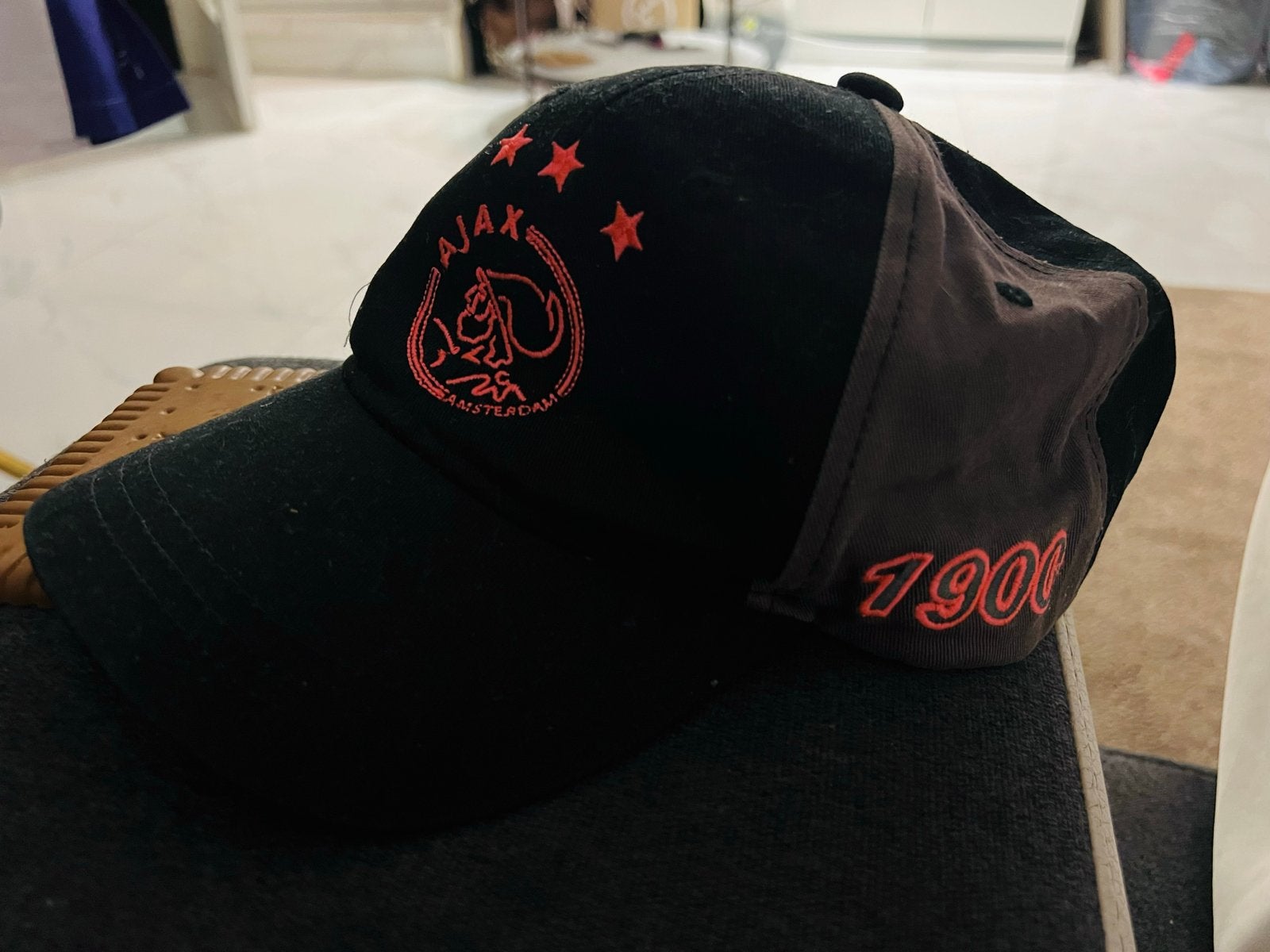 Ajax Amsterdam Pet - Originele Zwart met Rood/Oranje Details, Ophalen of Verzenden, Gedragen, One size fits all, Pet