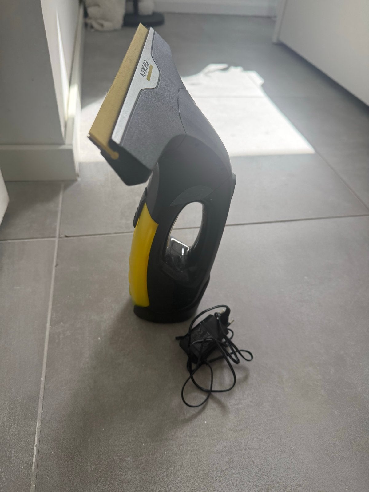 Kärcher Window Vac met oplader, Ophalen of Verzenden, Gebruikt