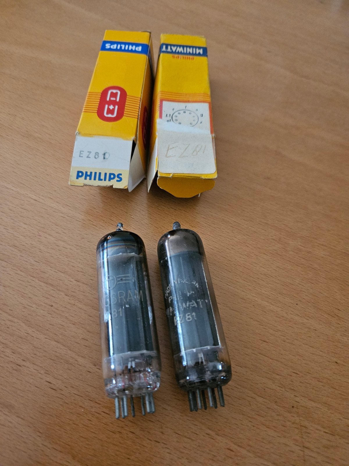 2x EZ81 buizen (Philips Miniwatt & Tungsram), Ophalen of Verzenden