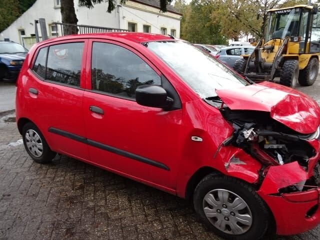 Foto 7 van Hyundai I 10 bj 2010 136000 km voor demontage.
