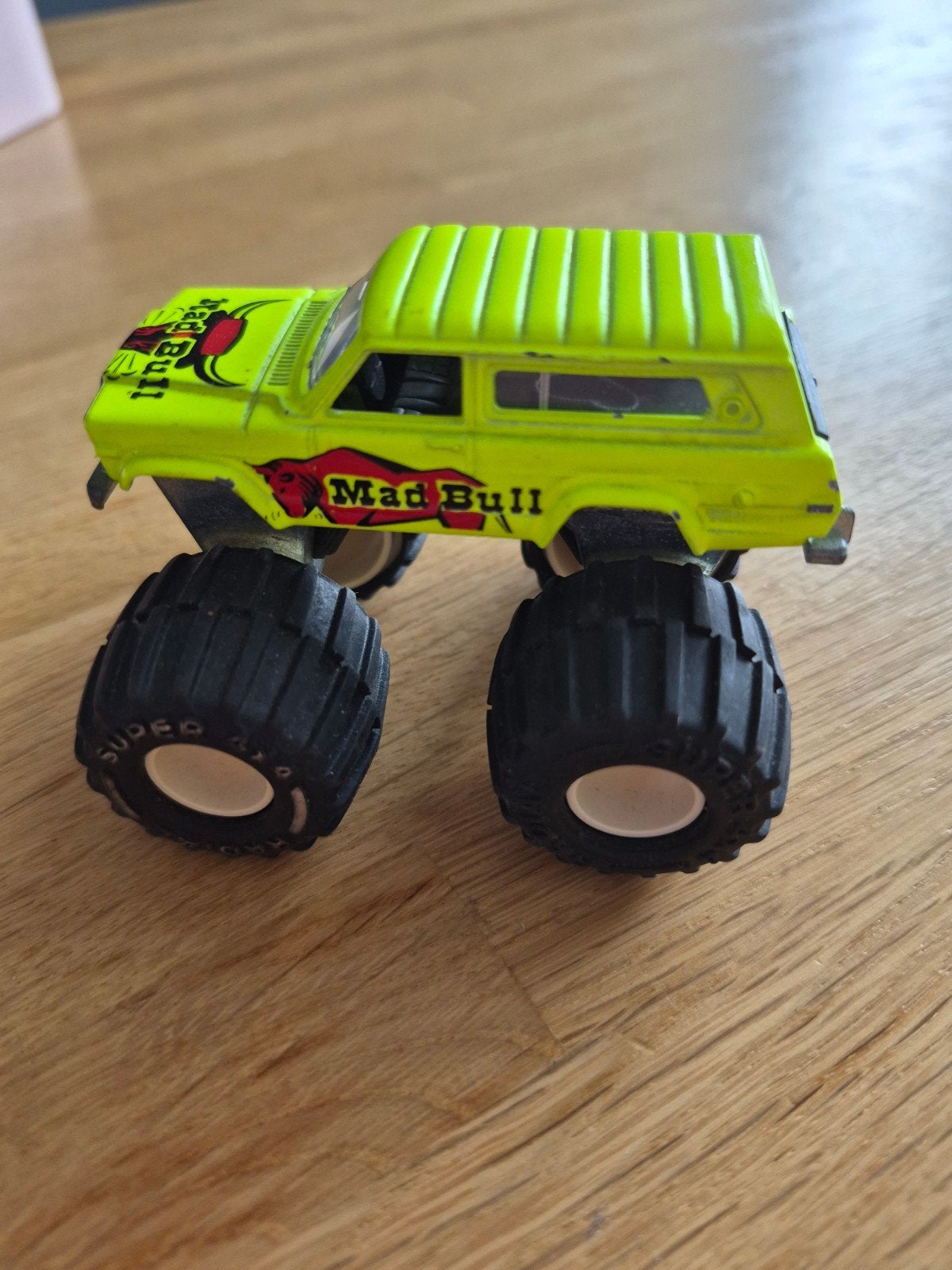 Majorette Mad Bull Monster Truck - Jeep Cherokee 1/64, Overige merken, Gebruikt, 1:50 of kleiner, Auto