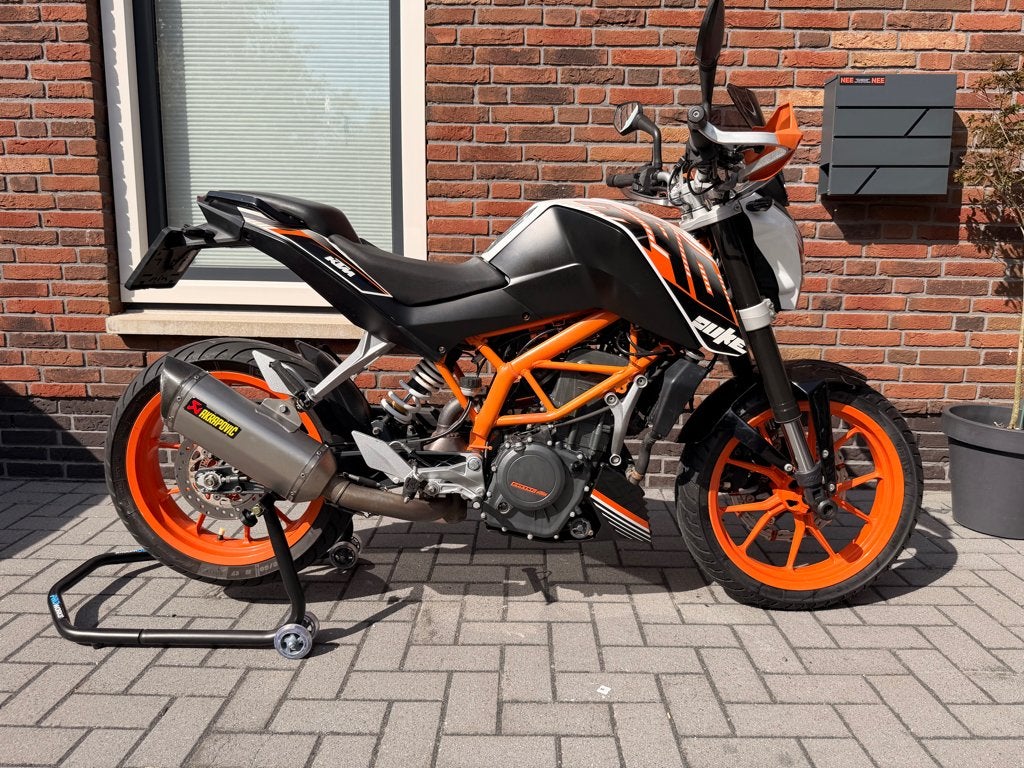 KTM Duke 390 | 2014 | Akrapovic | Stuur verwarming | A2 |, Occasion, Particulier, 373 cc, Minimaal motorrijbewijs A2