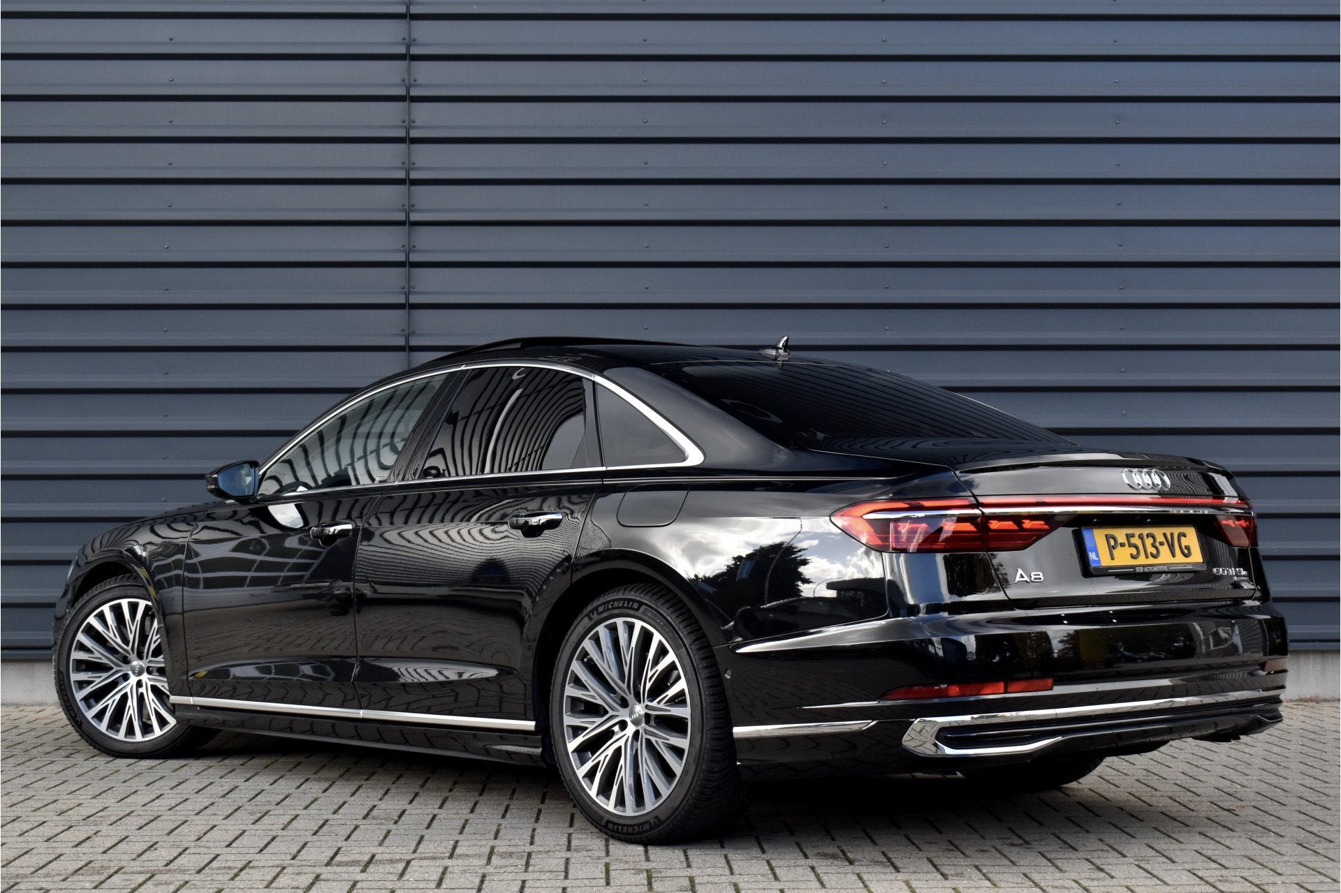 Audi A8 60 TFSI e Quattro | Panorama | TV-schermen | Massage, Auto's, Automaat, Dealer onderhouden, 14 kWh, Gebruikt