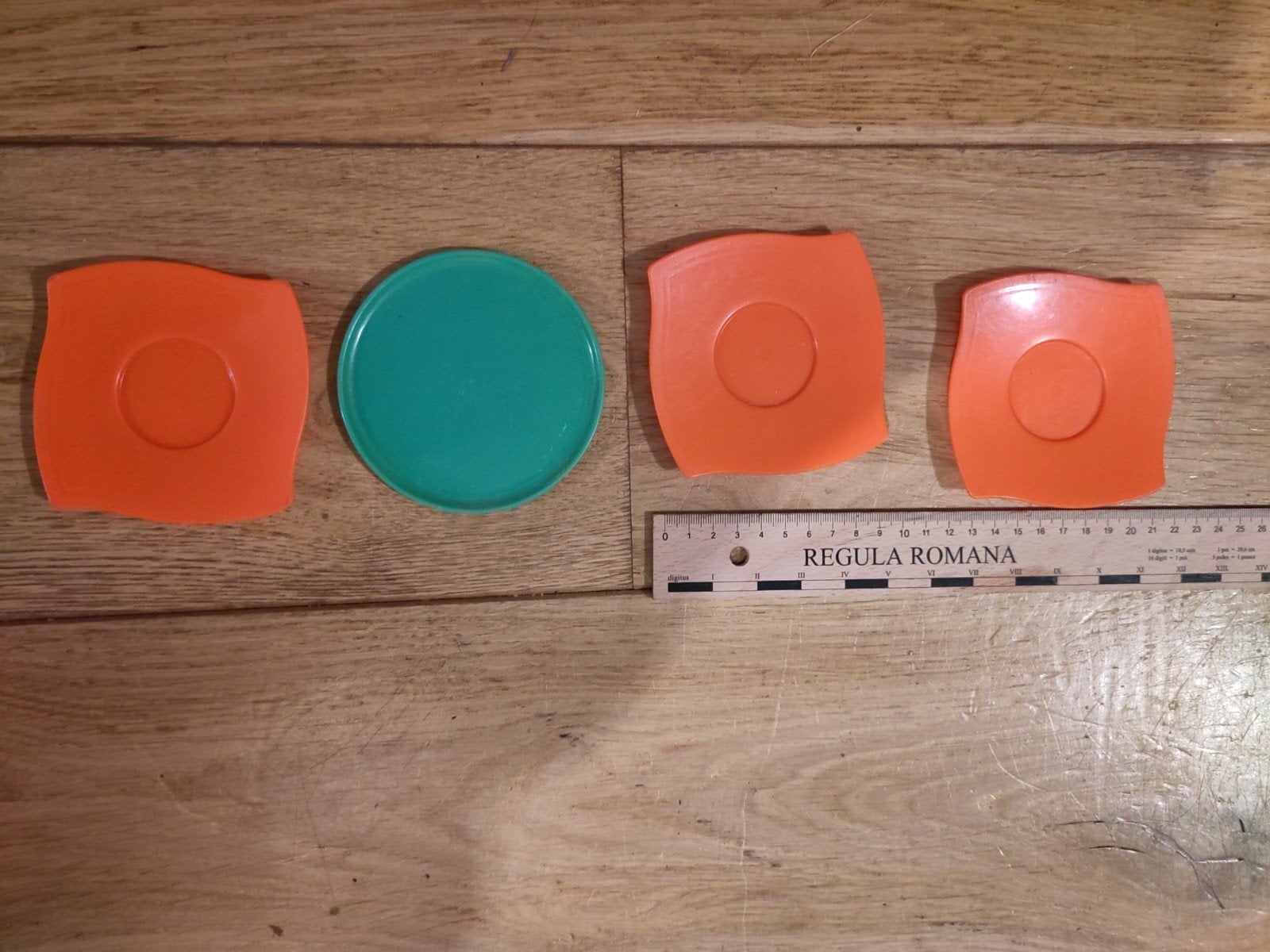 Tupperware deksels en onderzetters, oranje en groen, Ophalen, Gebruikt