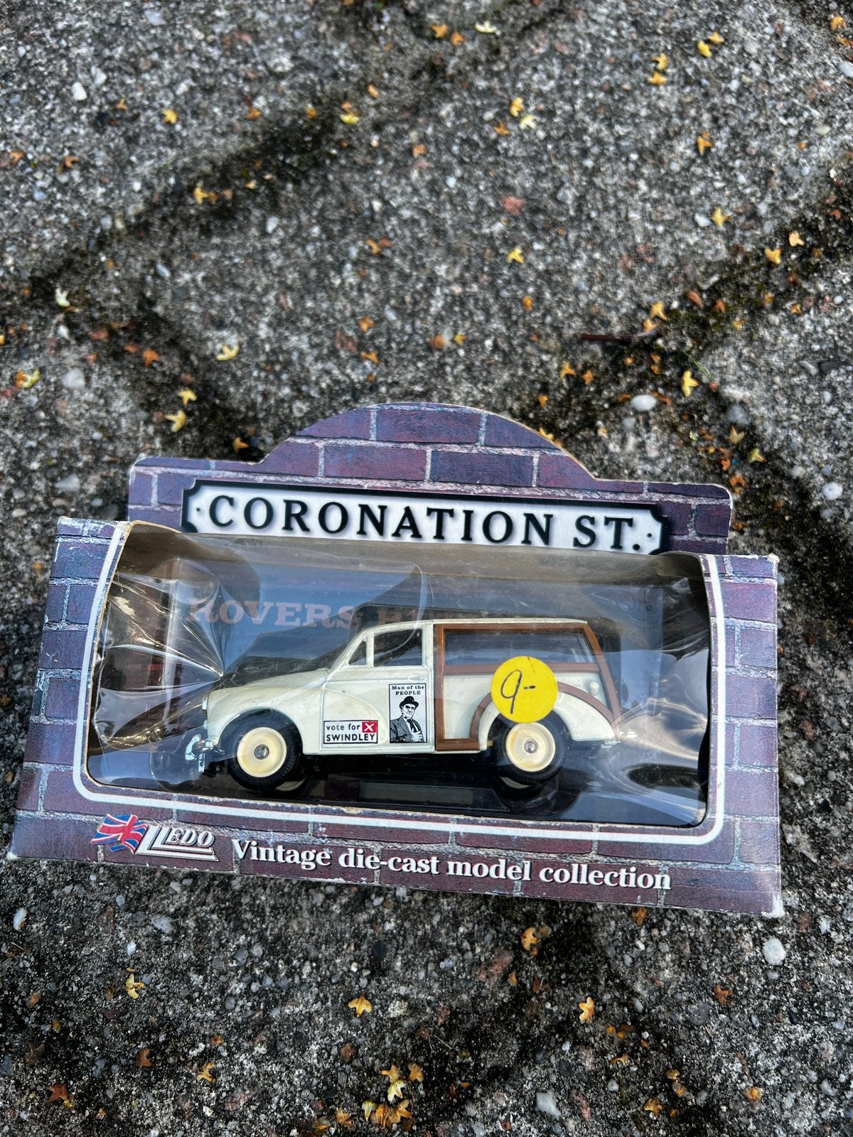Lledo Coronation Street Vintage Modelauto schaal 1:43, Ophalen of Verzenden, Nieuw, Auto