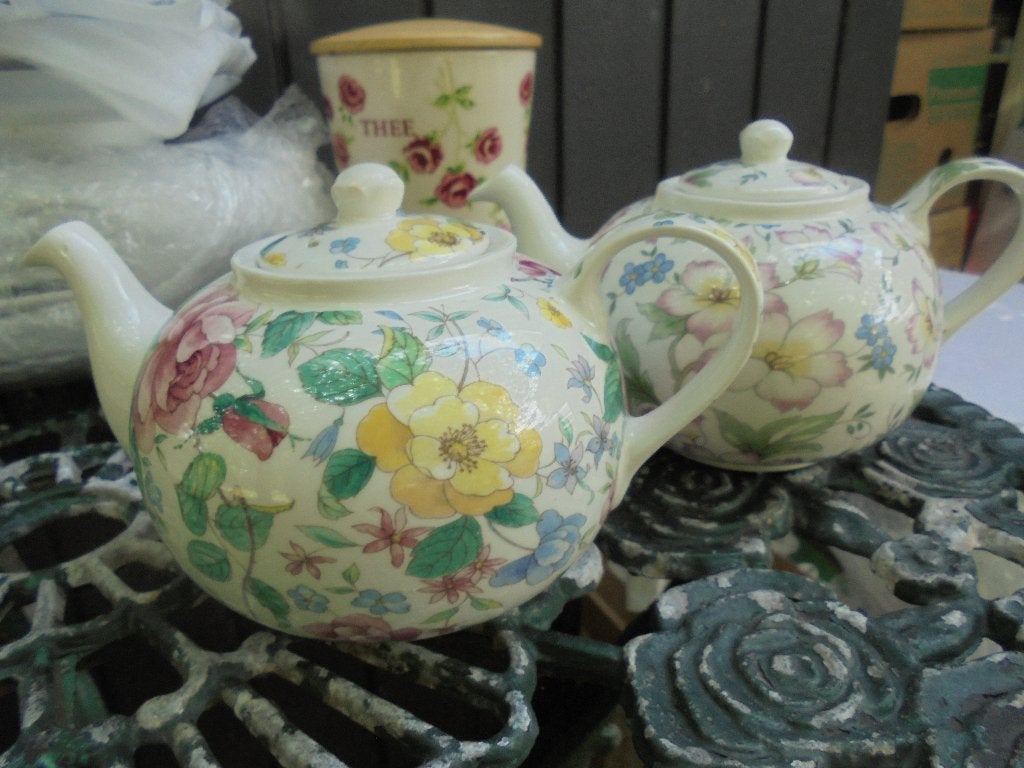 2 x Engels "Tea for one" Theepotje met roze roosjes / bloem, Ophalen of Verzenden