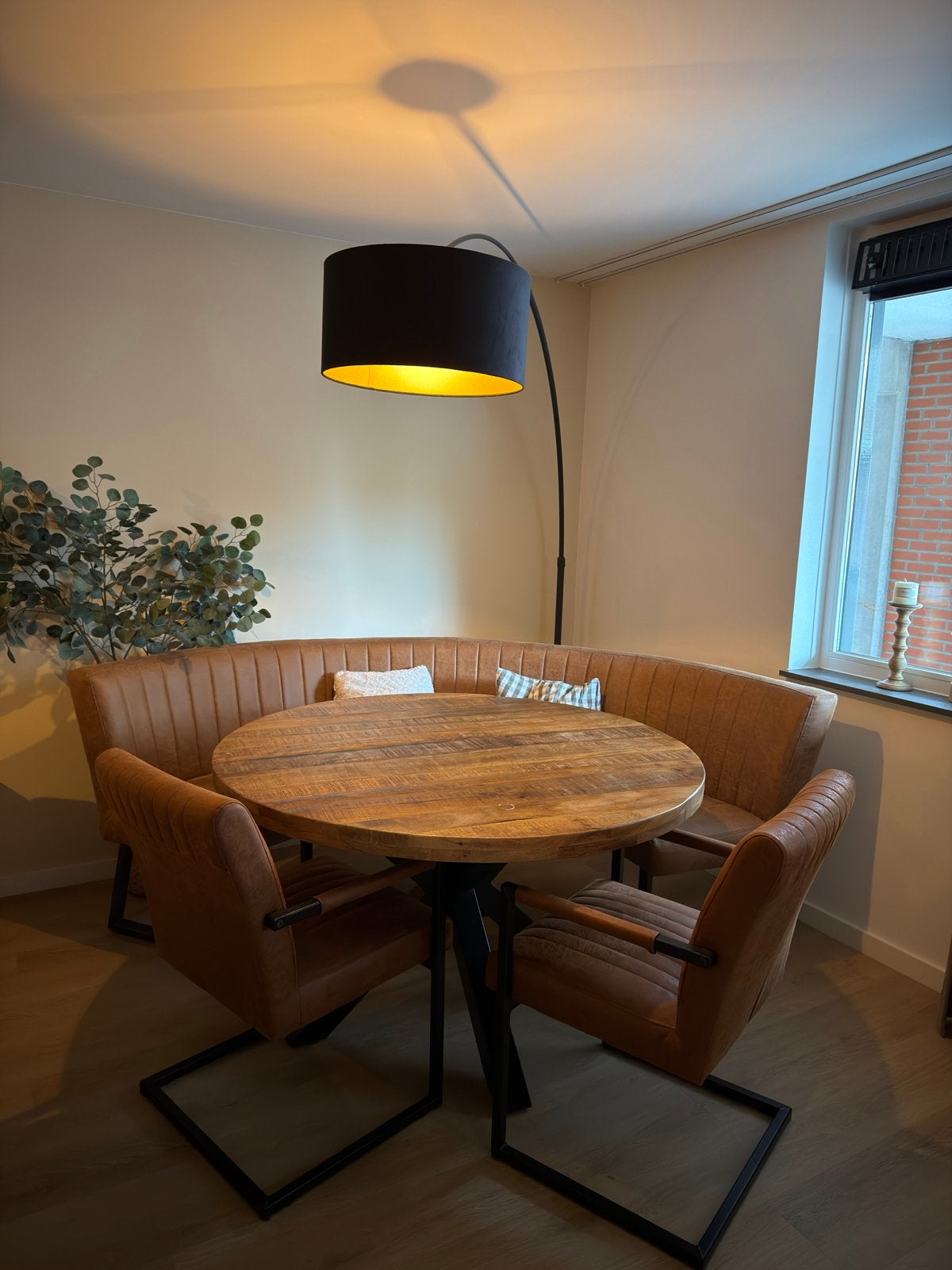 Complete eethoek: ronde tafel met bank en stoelen, Huis en Inrichting, Ophalen, 100 tot 150 cm, Rond, Zo goed als nieuw
