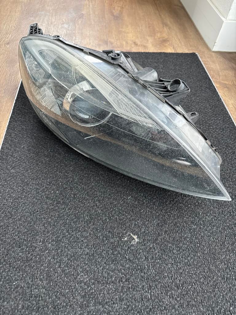 V 40 Bi-xenon koplamp rechtsvoor (defect)., Ophalen, Gebruikt, Volvo