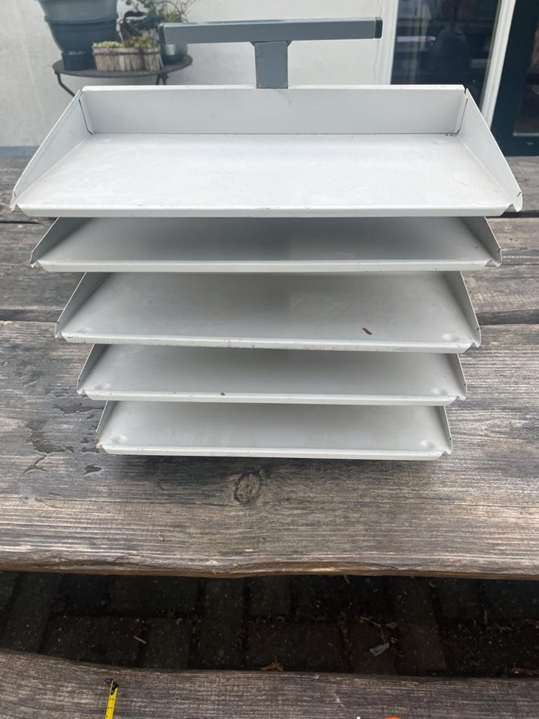 Brieven documenten houder bakjes Ahrend metaal industrieel, Diversen, Bureau-accessoires, Gebruikt, Ophalen of Verzenden
