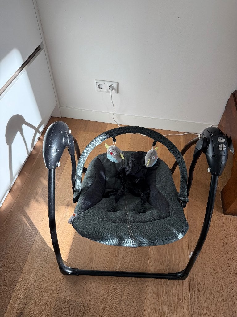 Qute Swing Baby schommelstoel, Schommelstoel, Met gordel(s) of riempje(s), Zo goed als nieuw, Ophalen
