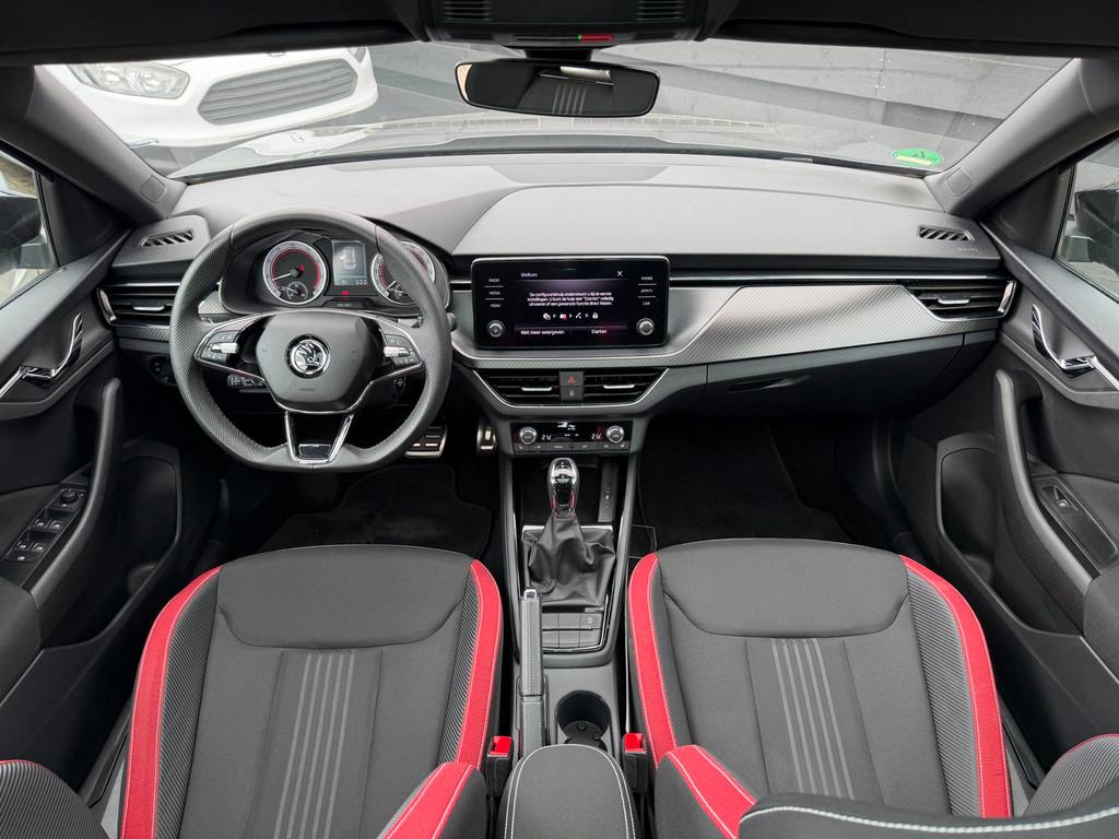 Skoda Kamiq 1.5 TSI ACT Sportline Monte Carlo I Pano I Camer, Auto's, Stof, Zwart, 150 pk, Origineel Nederlands