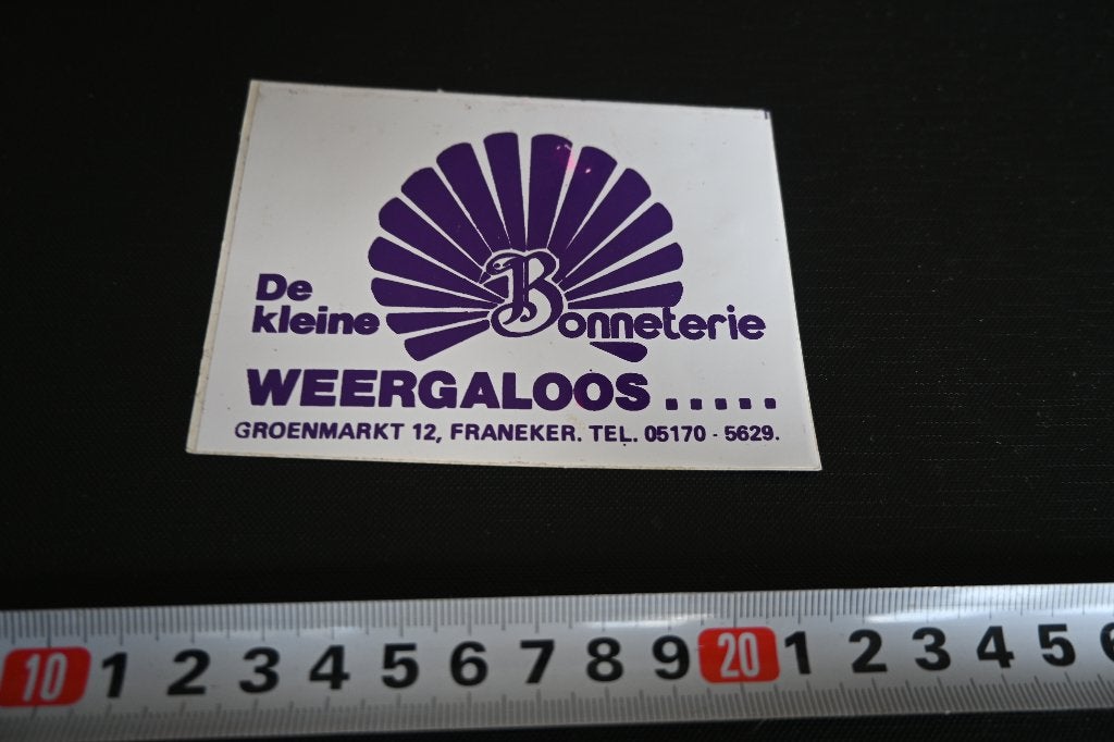 sticker Franeker De Kleine Bonneterie Weergaloos  Groenmarkt, Ophalen, Zo goed als nieuw