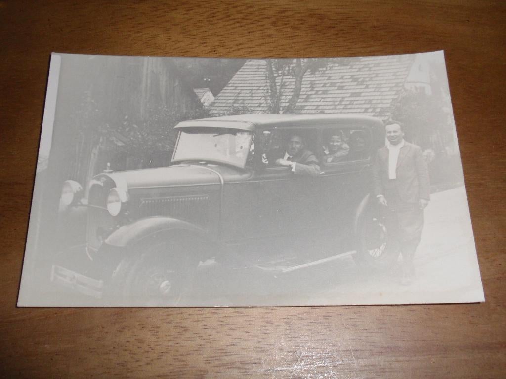 Fotokaart Auto Mensen WO2 Gezien stukje Swastika Vlaggetje, Verzenden, 1940 tot 1960, Ongelopen, Voertuig