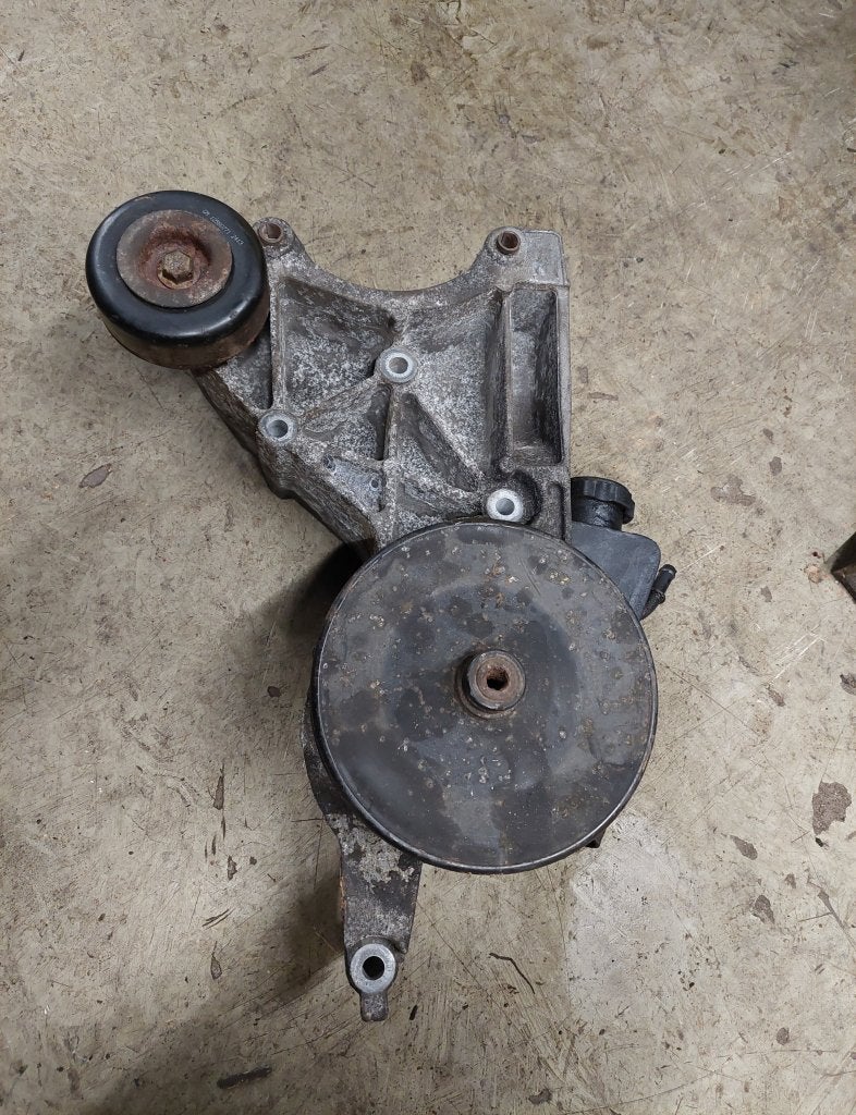 Cadillac Escalade stuurpomp/steun 2003-2006, Gebruikt, Info@gm.com, Ophalen of Verzenden, Chevrolet