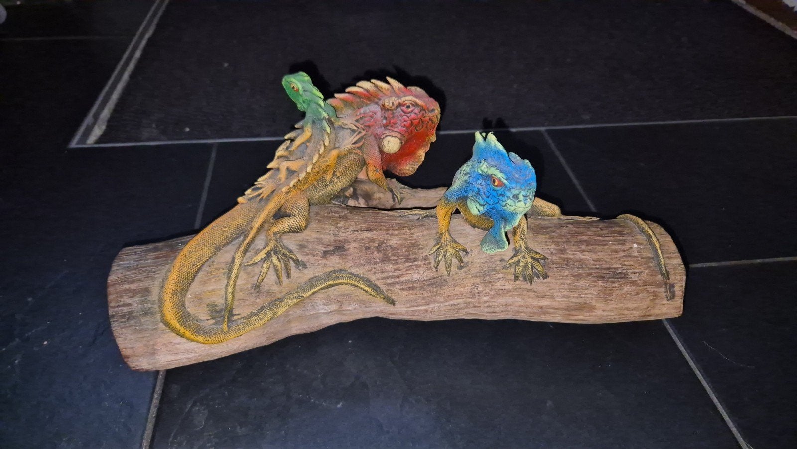 Leguanenfamilie op Echte Houten stam, Antiek en Kunst, Ophalen of Verzenden
