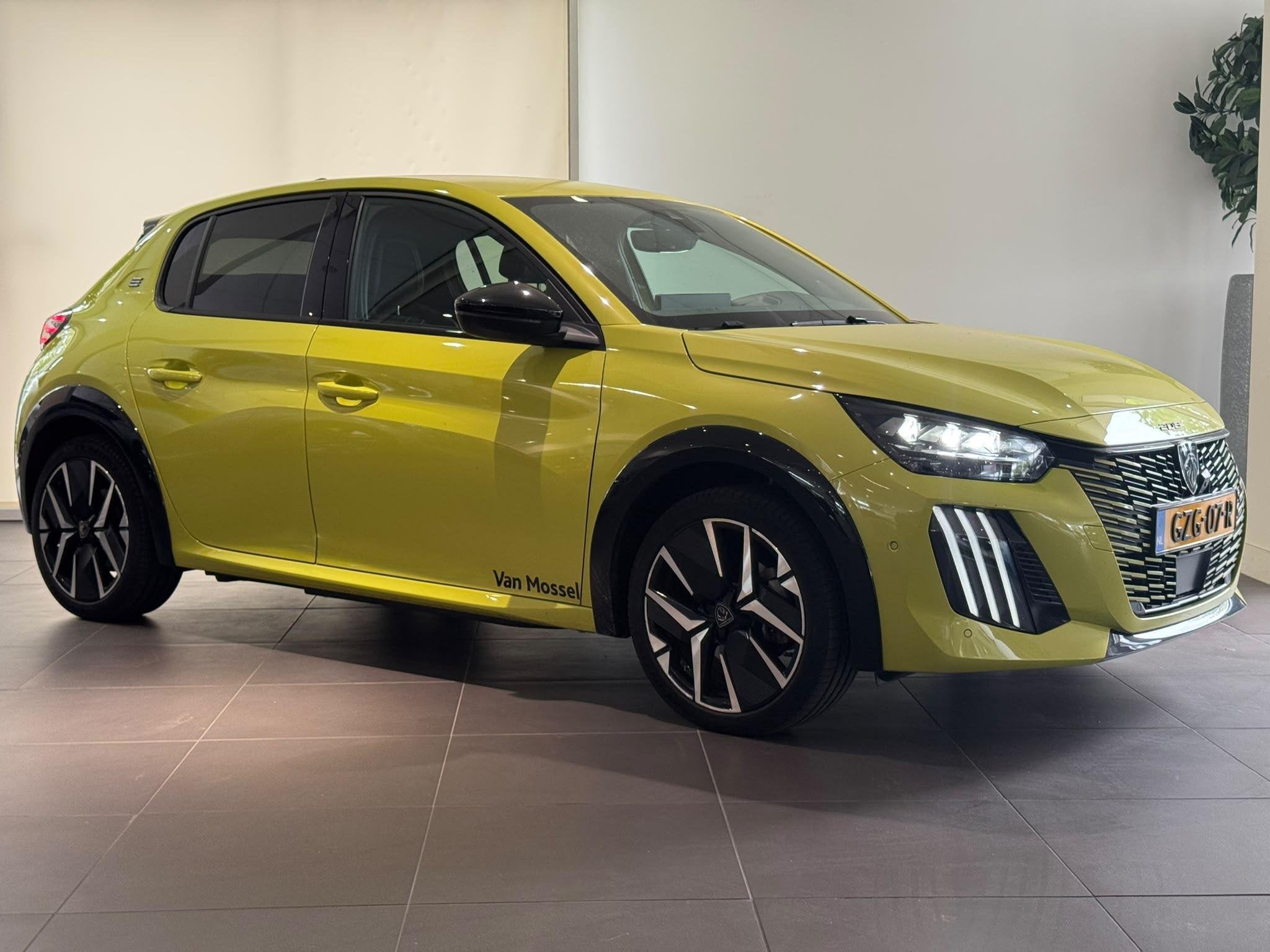Peugeot e-208 EV GT 51 kWh, 12 maanden, 156 pk, Leder en Stof, 1430 kg