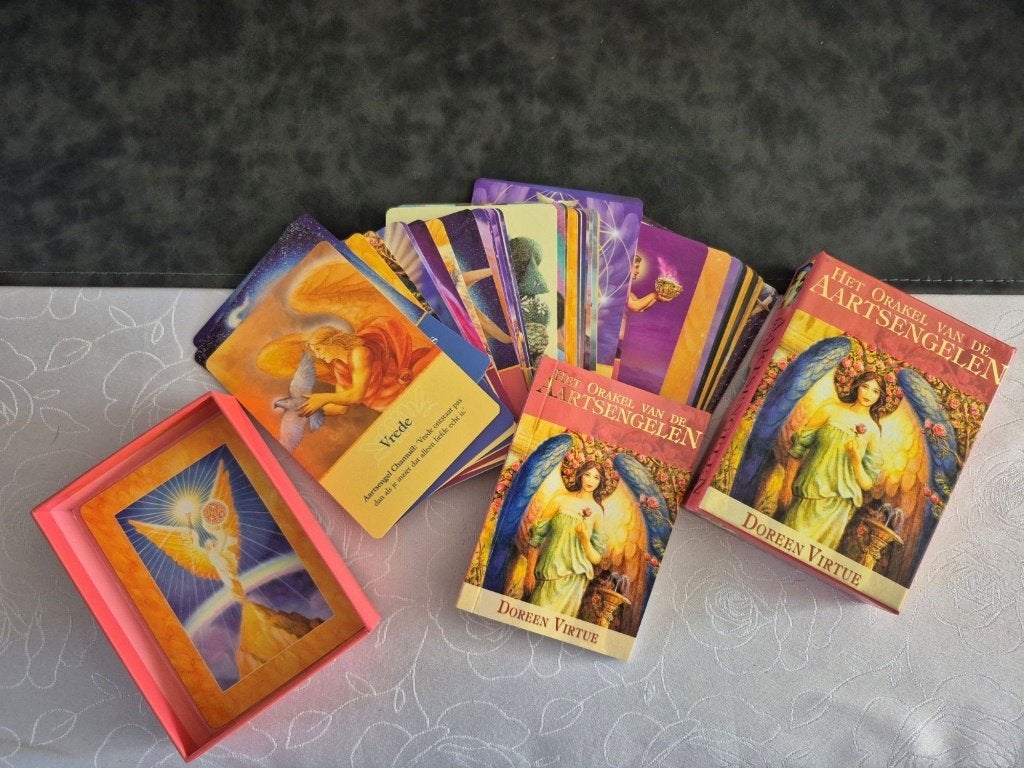 Doreen Virtue Het Orakel van de Aartsengelen NL, Tarot of Kaarten leggen, Overige typen, Ophalen of Verzenden, Zo goed als nieuw