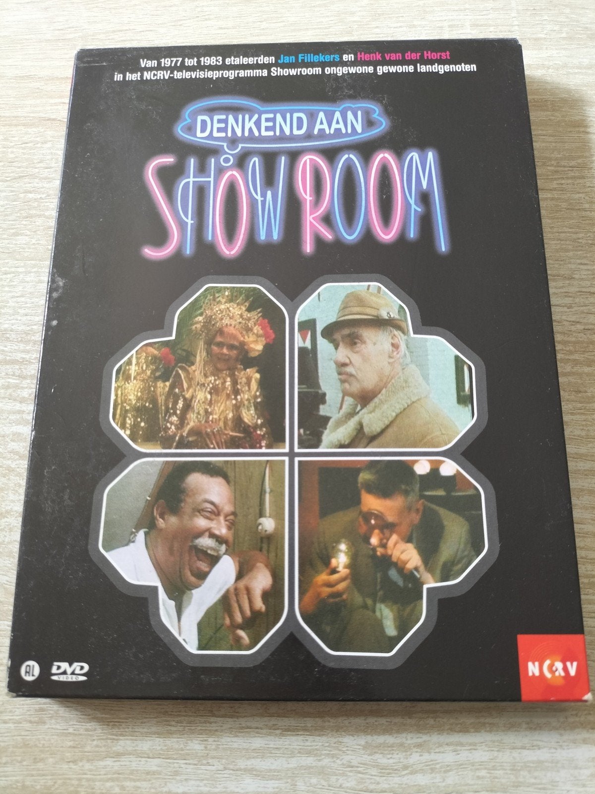 Denkend aan showroom, Ophalen of Verzenden