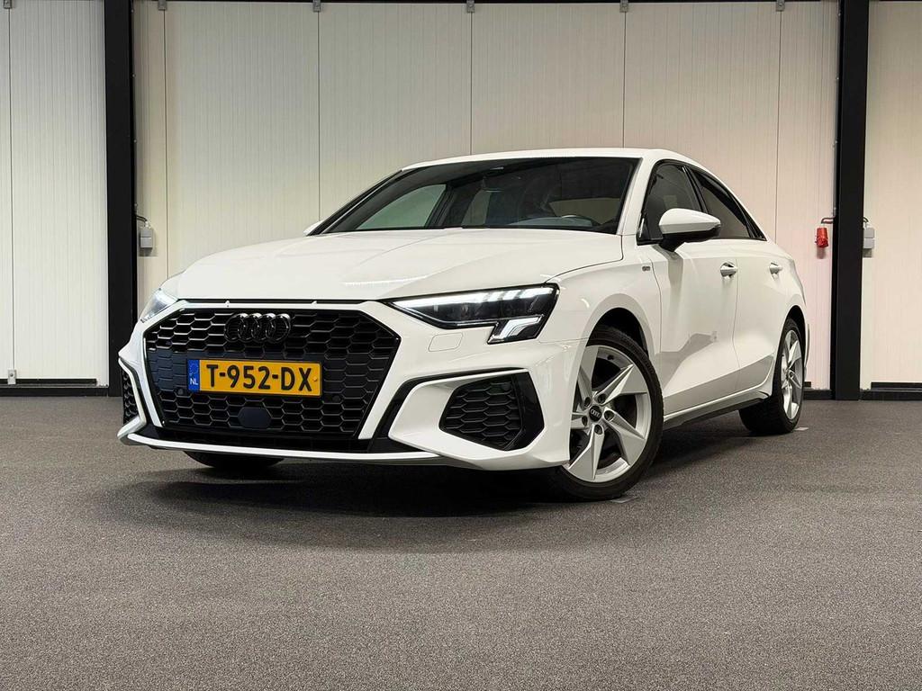 Audi - A3 Limousine - 30 TFSI S edition 2023 T-952-DX iaw, Auto's, Gebruikt, Wit, Origineel Nederlands, Bedrijf