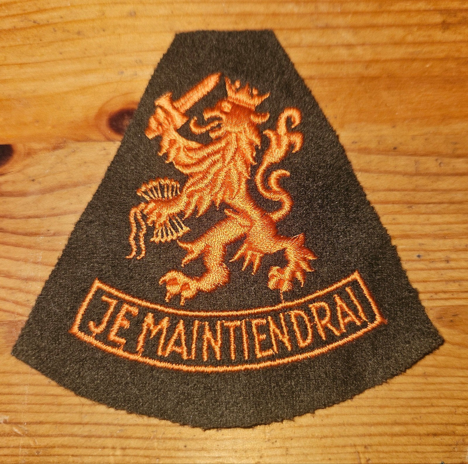 Mouwleeuw defensie, Verzamelen, Ophalen of Verzenden, Landmacht, Nederland, Embleem of Badge