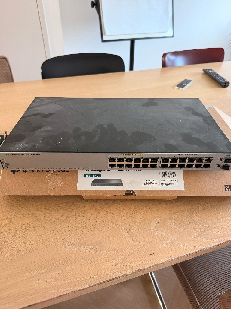 HPE OfficeConnect 1820 24G PoE+ Managed Gigabit Switch, Computers en Software, Netwerk switches, Ophalen of Verzenden, Gebruikt