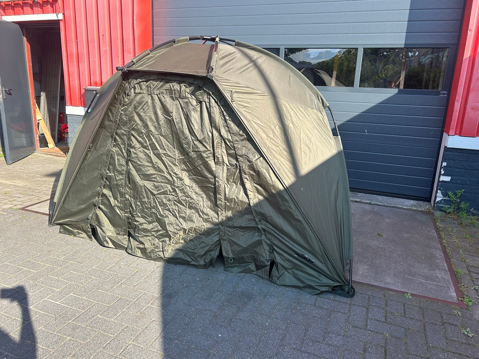 Nash Titan XL met grondzeil - Ruime en stevige bivvy, Ophalen, Zo goed als nieuw