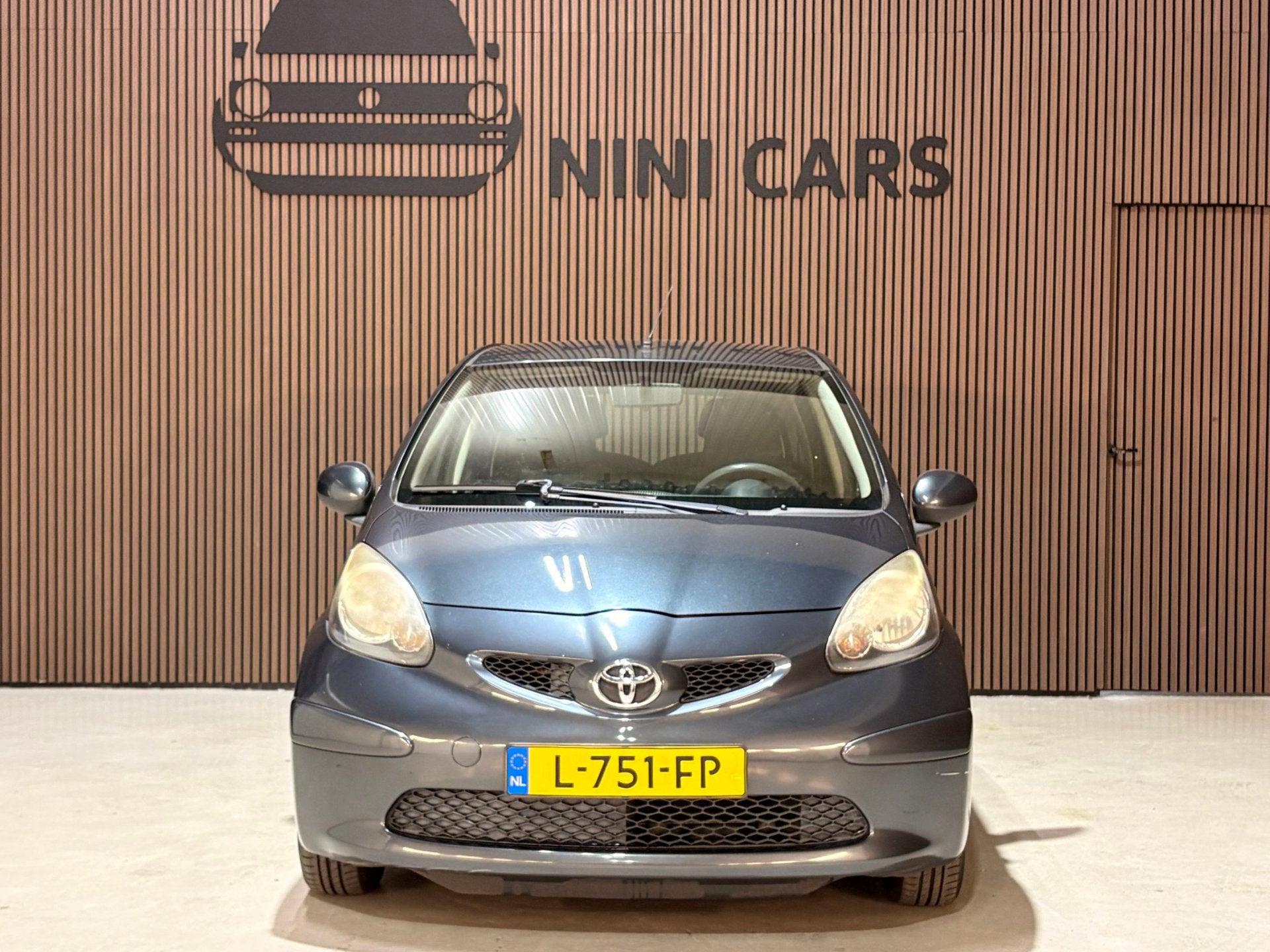 Toyota Aygo 1.0-12V eletriche ramen Nieuwe apk, Auto's, Voorwielaandrijving, Stof, Gebruikt, Zwart