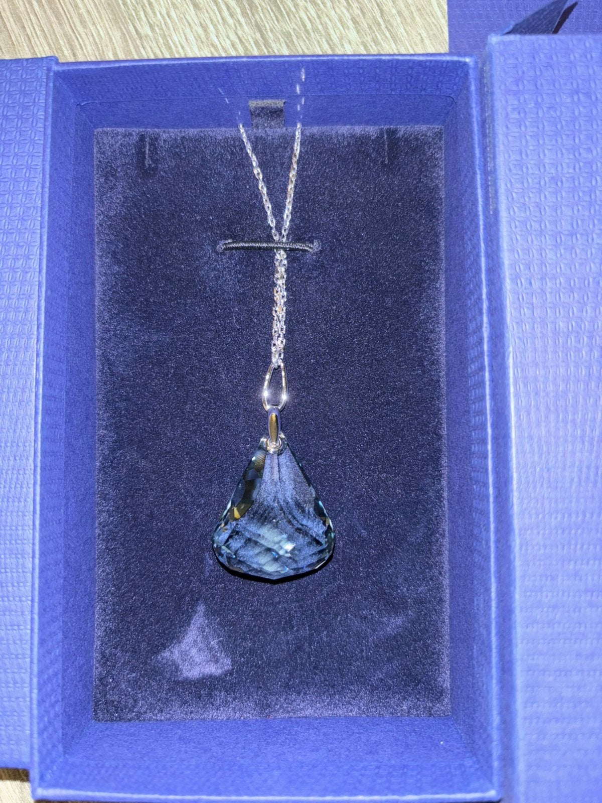 SWAROVSKI LUNAR PENDANT ISAP CRY MOL 1035230 NEW/ONGEDRAGEN, Ophalen of Verzenden, Zo goed als nieuw, Sieraad of Horloge