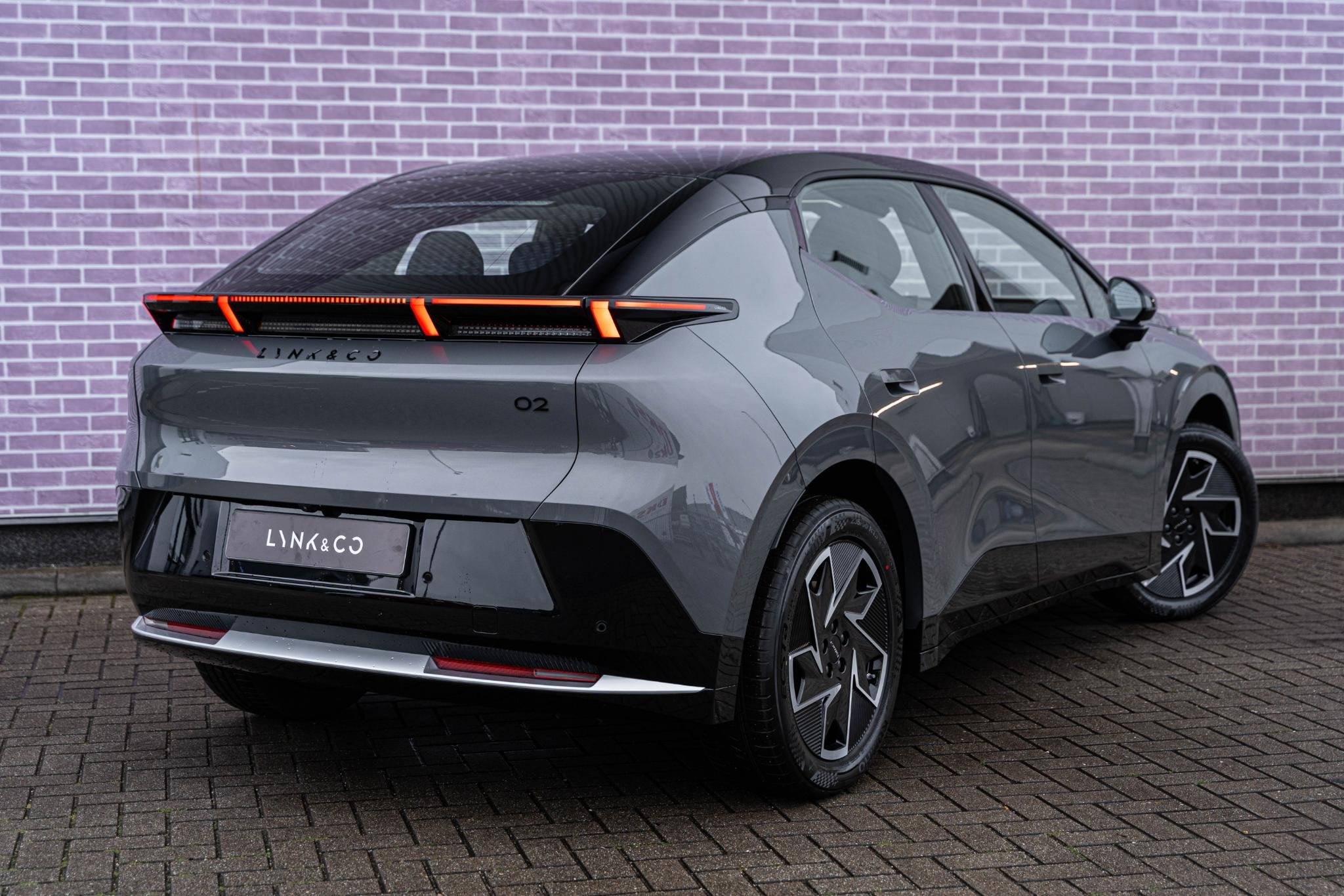 Lynk & Co 02 Core 66 kWh | Adaptive Cruise Control | Panoram, Auto's, Achterwielaandrijving, Zwart, Origineel Nederlands, 1600 kg