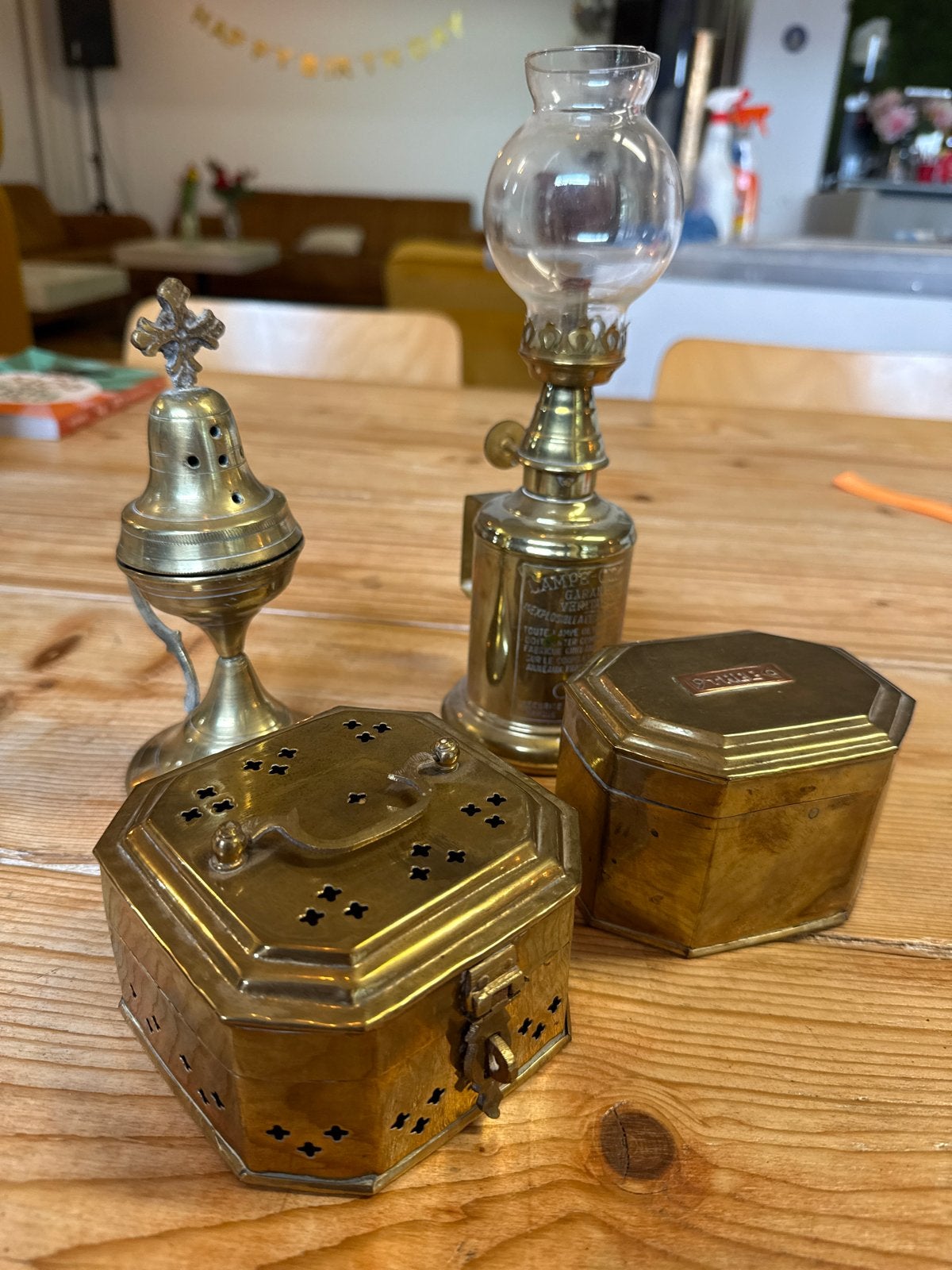 Antieke Messing Decoratieve Set: Lamp, Wierookvat & Doosjes, Ophalen