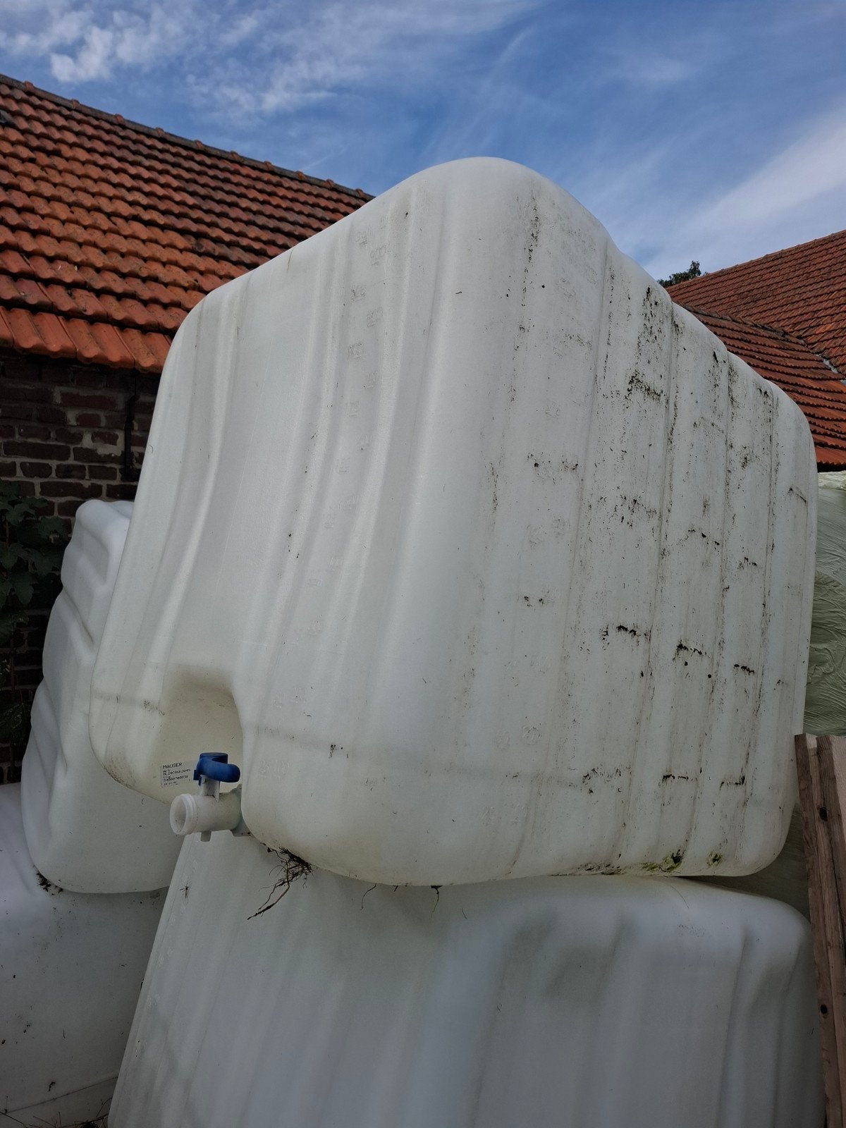 Grote watertank met kraan - Ideaal voor tuin of opslag, Ophalen, Gebruikt
