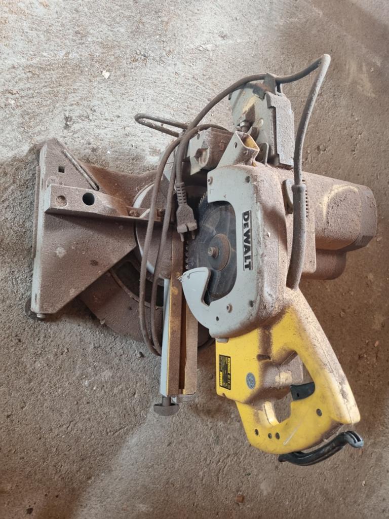 De walt kortzaag, Doe-het-zelf en Verbouw, Gereedschap | Zaagmachines, Ophalen of Verzenden, 1200 watt of meer, Afkortzaag, 70 mm of meer