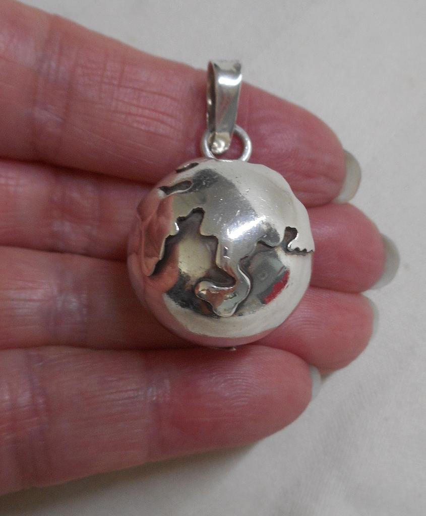 Zilveren grote vintage tingel wereldbol hanger nr.668, Sieraden, Tassen en Uiterlijk, Kettinghangers, Verzenden, Zo goed als nieuw
