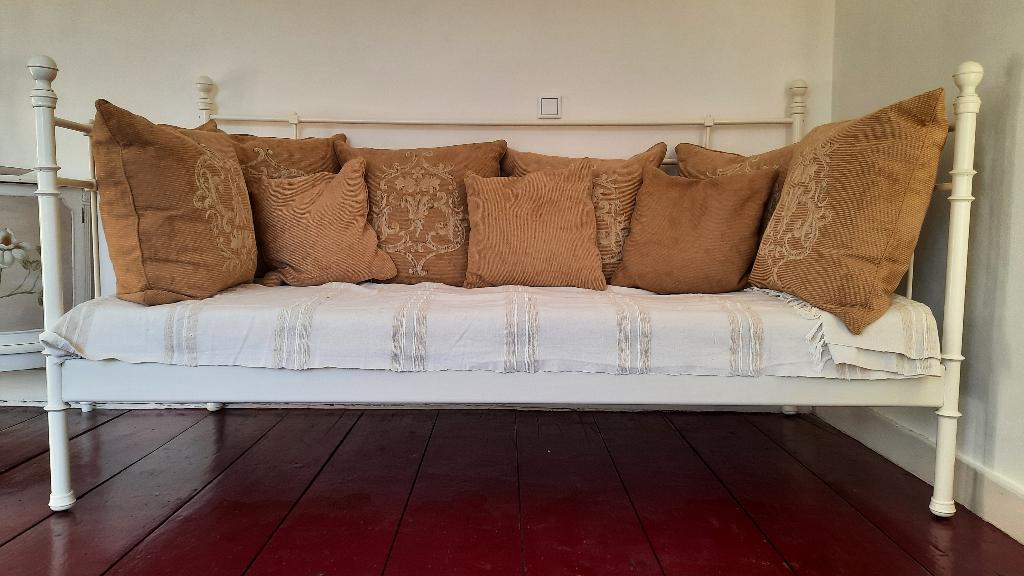 Bedbank logeerbed slaapbank incl kussens en plaid, Ophalen, 90 cm, Eenpersoons, Zo goed als nieuw