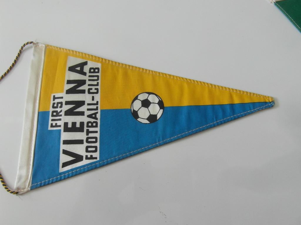 voetbal oud vaantje first vienna oostenrijk 20 cm lang +/-, Ophalen of Verzenden, Zo goed als nieuw, Buitenlandse clubs, Vaantje of Sjaal