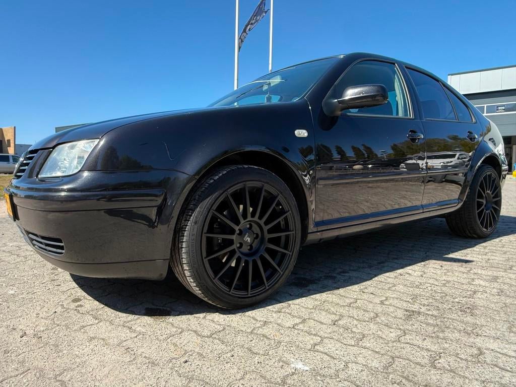 Volkswagen Bora 1.6-16V Comfortline, Auto's, Volkswagen, Gebruikt, Bora, 4 cilinders, Zwart