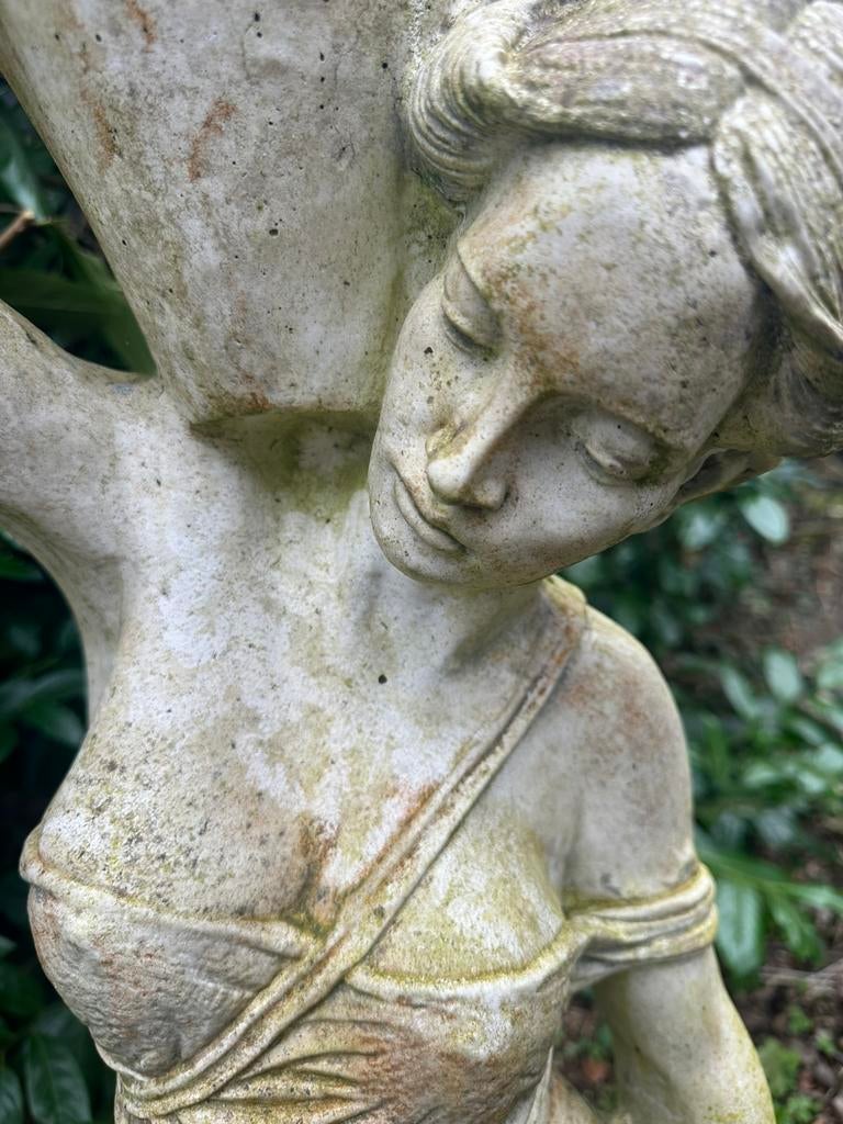 Beeld Vrouw met kruik,waterornament, Tuin en Terras, Ophalen, Gebruikt, Beton, Mensenbeeld