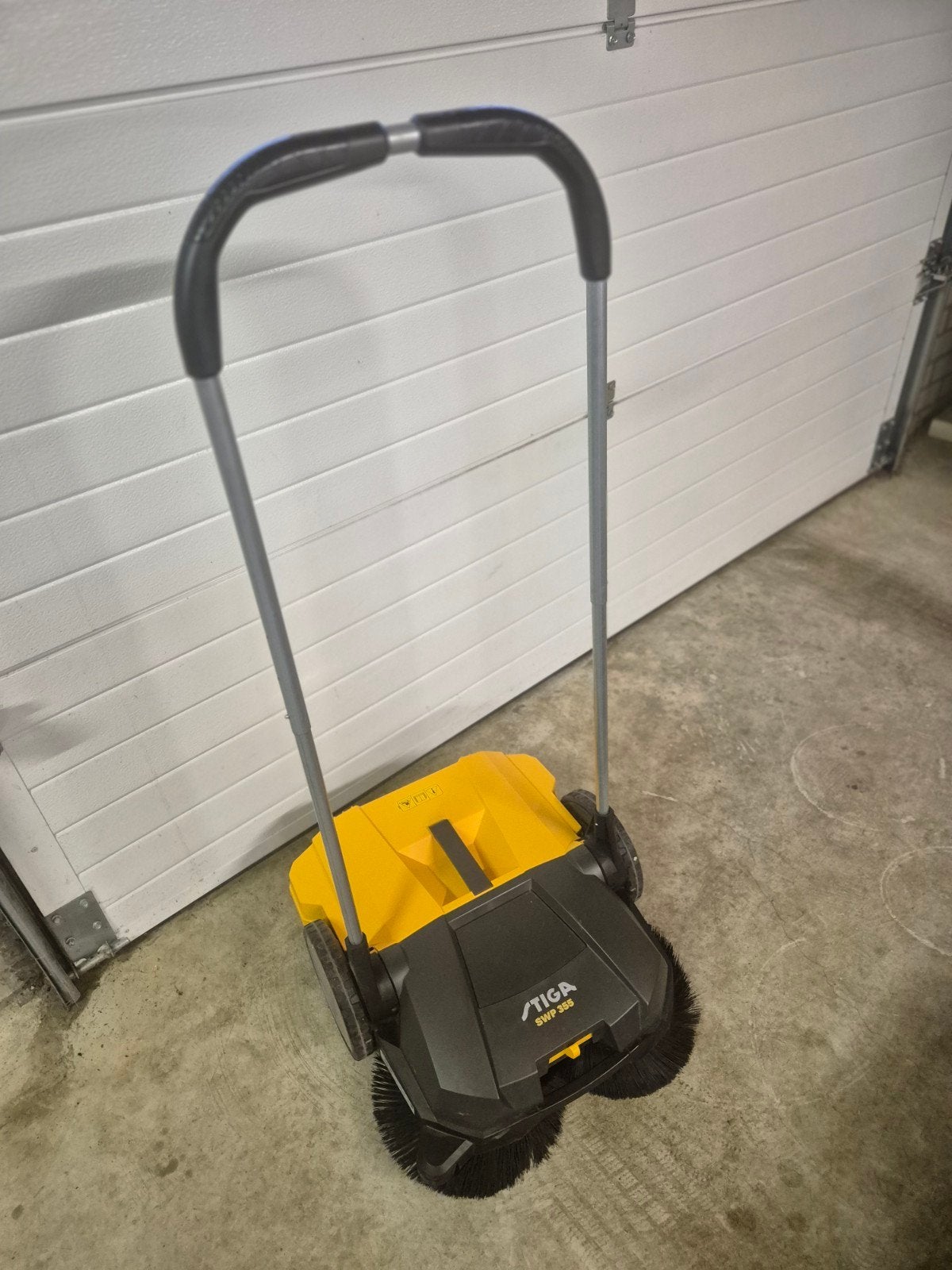 Stiga SWP 355 veegmachine - zo goed als nieuw, Ophalen, Zo goed als nieuw, Stiga