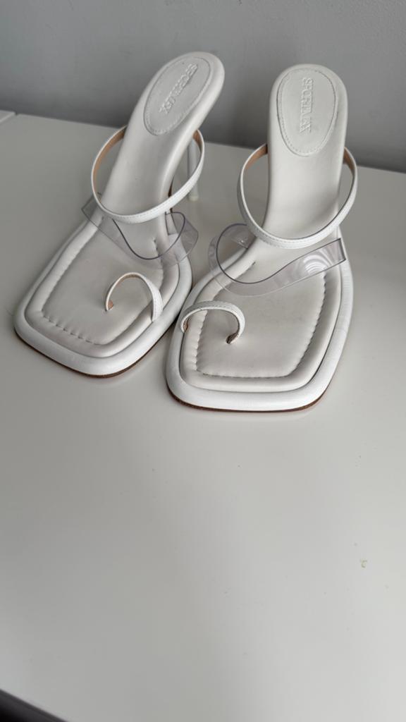 Sportmax hakken Max Mara leer creme wit 39, Wit, Ophalen of Verzenden, Zo goed als nieuw, Schoenen met hoge hakken