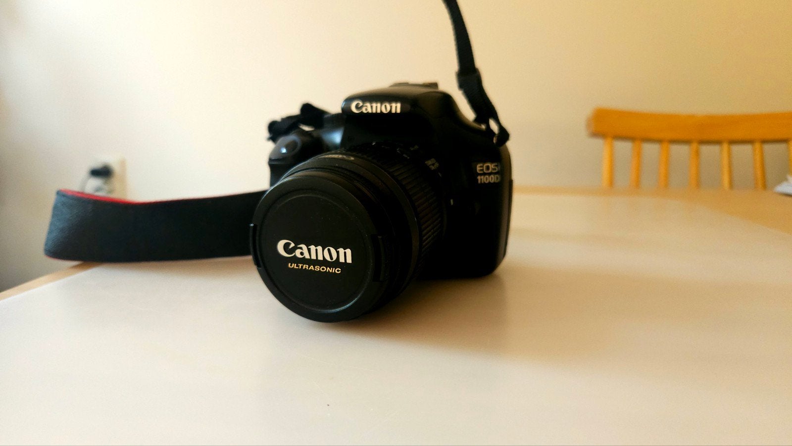 Canon EOS 1100D Spiegelreflexcamera met 18-55mm lens, Spiegelreflex, Lensdop, Canon, Zo goed als nieuw