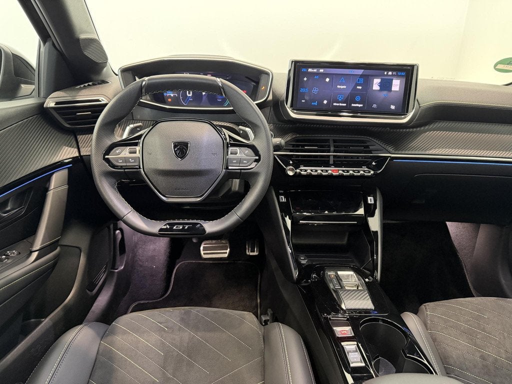 Peugeot 208 1.2 Hybrid 110 e-DCS6 GT | Panoramadak | Leder/A, Auto's, Peugeot, 1195 kg, Gebruikt, Met garantie (alle), Zwart