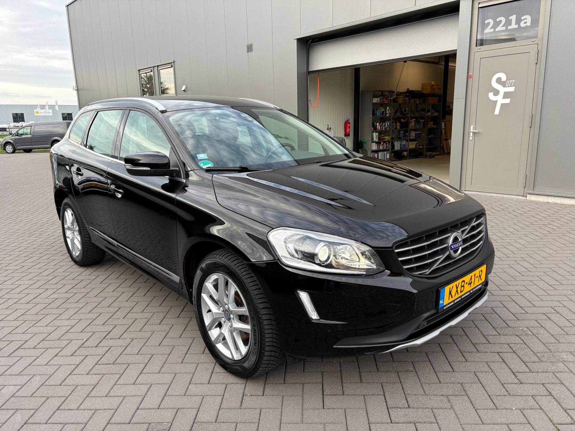 Volvo XC60 2.4 D4 Polar+, Auto's, Dealer onderhouden, Gebruikt, 190 pk, 2000 kg