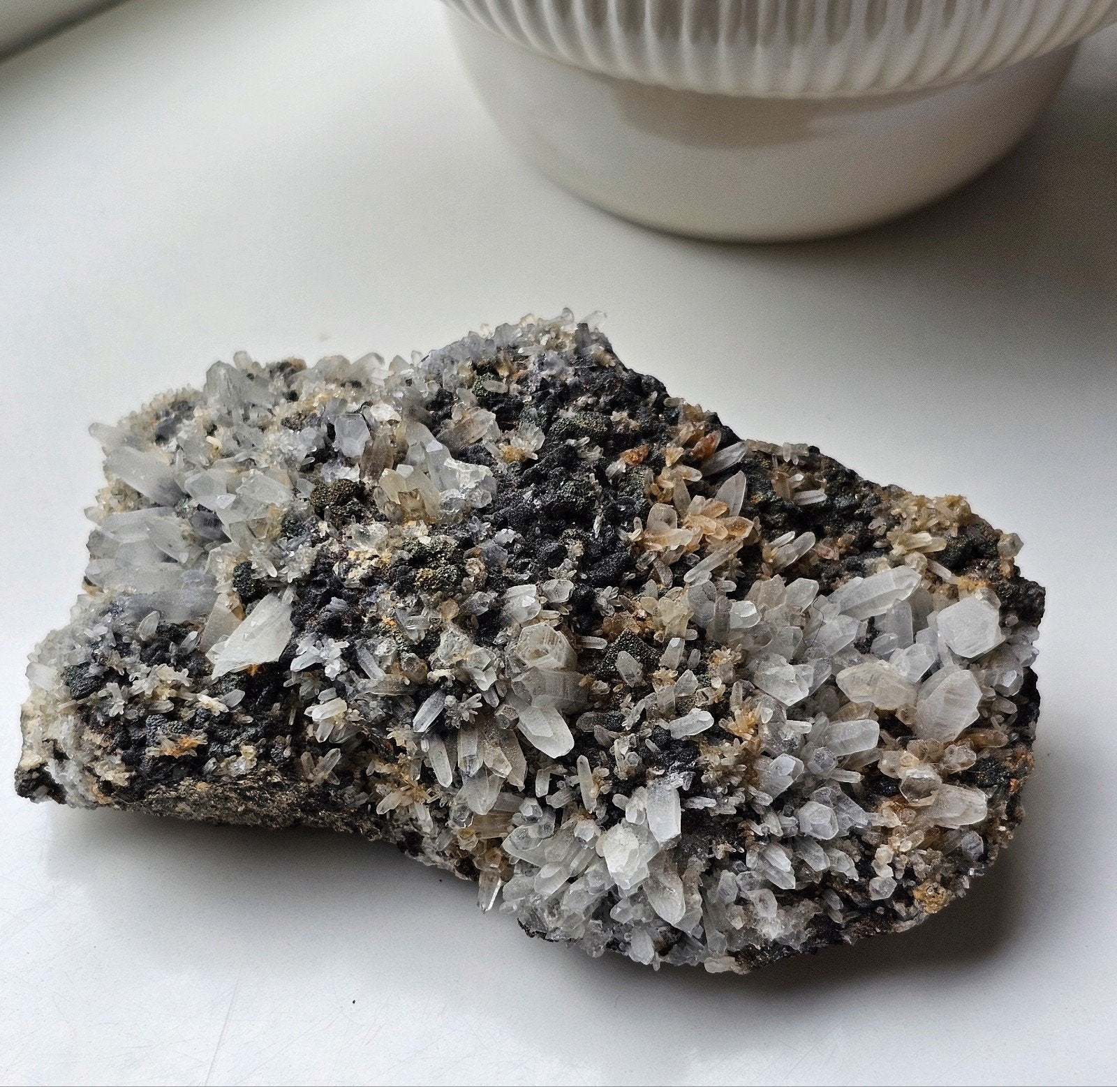 Pyriet, Sfaleriet, Calciet op Kwarts uit Bulgarije, Ophalen of Verzenden, Mineraal