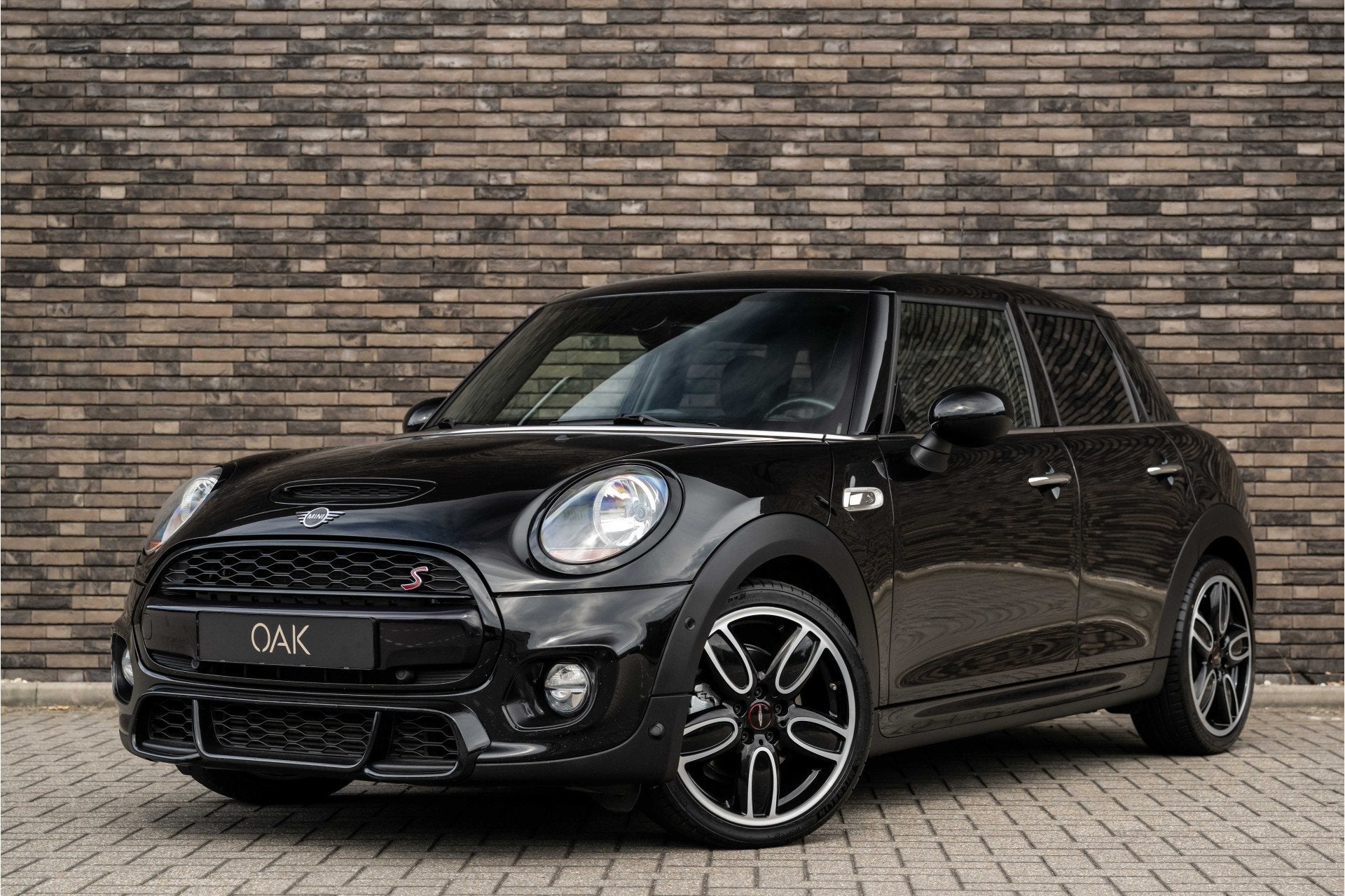 MINI 5-deurs 2.0 Cooper S | JCW-Trim | Navigatie | Half Lede, Auto's, Mini, 15 km/l, Gebruikt, Leder en Stof, Zwart