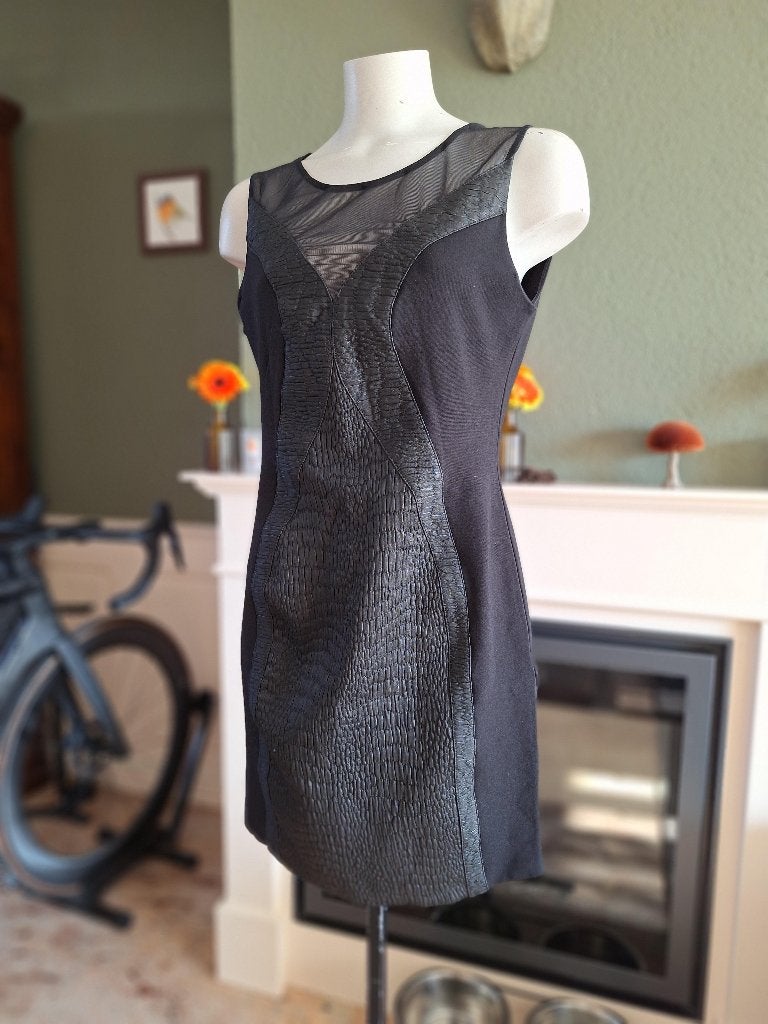 Sisley body cocon lbd jurk 40, Maat 38/40 (M), Verzenden, Zwart, Sisley
